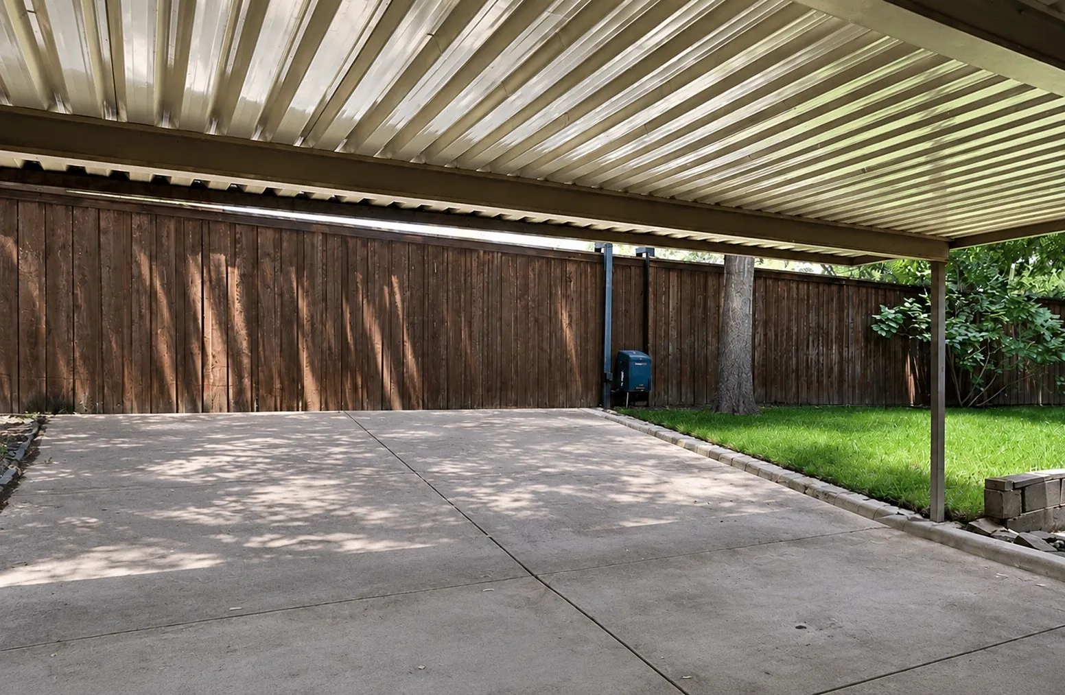 Electronic gated fence for security