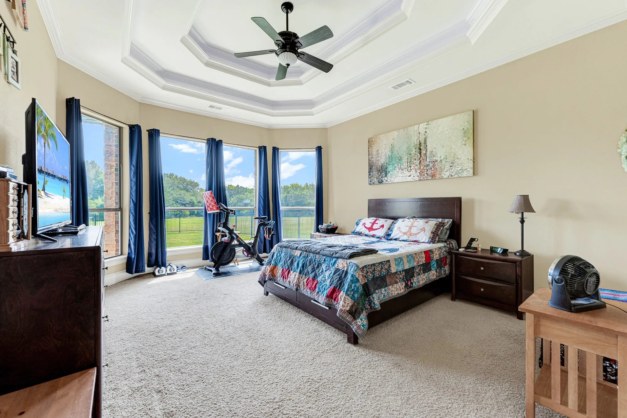 A deep bay of tall windows frames panoramic views of the expansive greenery while drawing in gorgeous morning light. Wake up early to sip a quiet cup of coffee right from bed, watching the outdoor landscape come alive