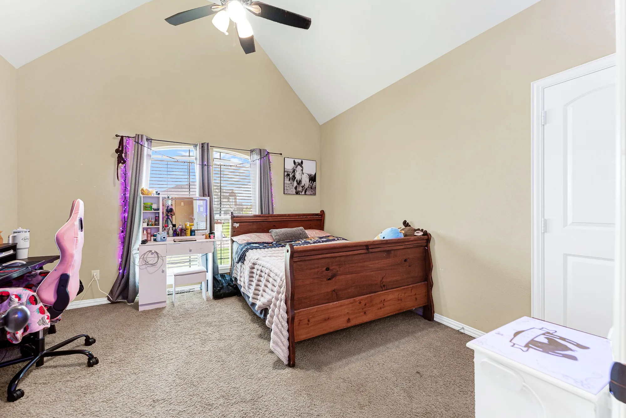 An impressive, high vaulted ceiling naturally draws the eye upward and maximizes the overall sense of volume. It offers a wonderfully comforting and peaceful space where family or overnight visitors can unwind completely.