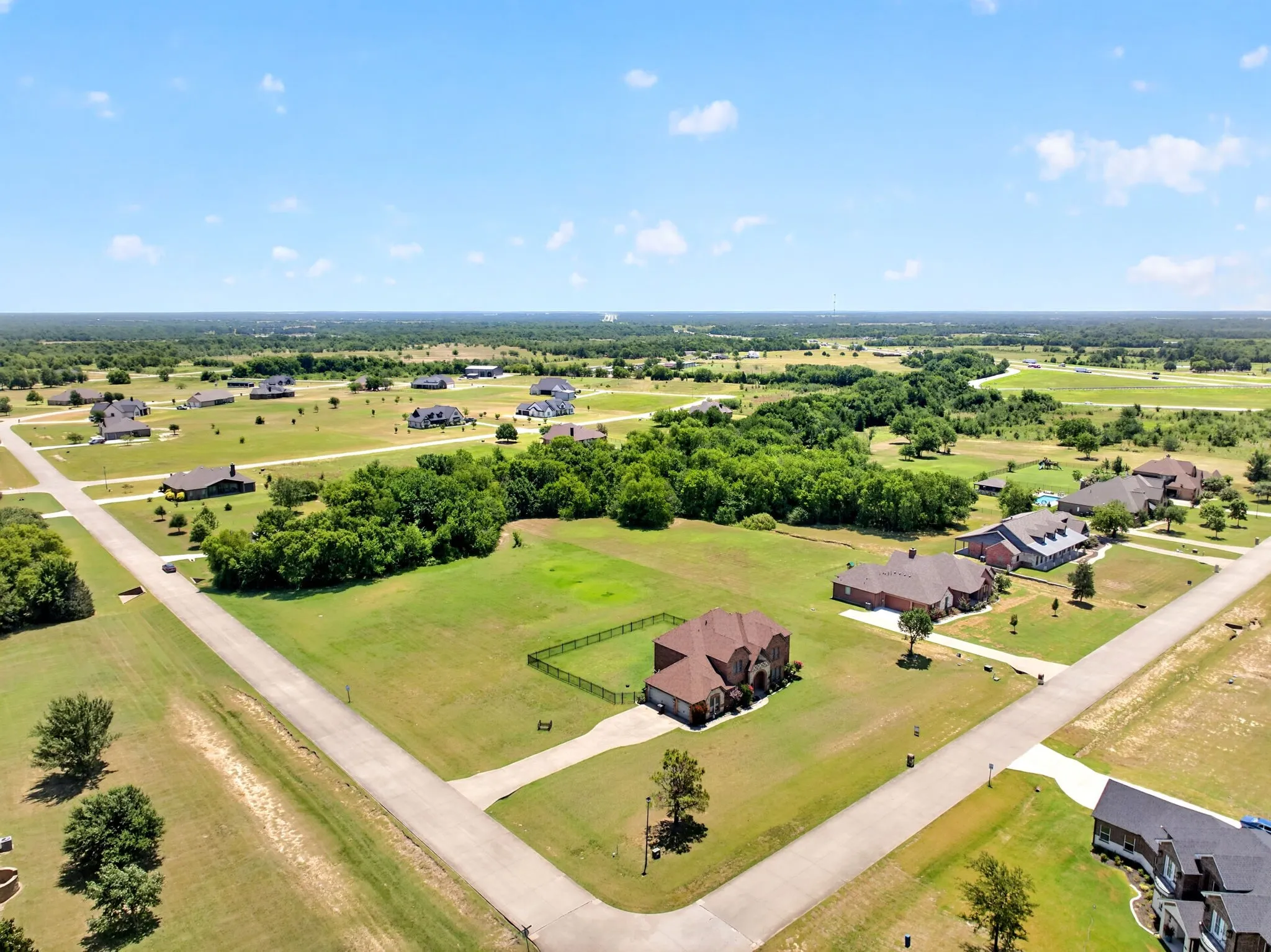 Single Family Residence For Sale in Kaufman County , 1132 Shadow Lakes Drive, Wills Point, Texas 75169, 4 Bedroom, 4 Bathroom, 3 Garage spaces, 3,571 Sqft, built in 2007, mls#21322353, Real Estate Agent in Wills Point, Homes For Sale in Kaufman county, Homes For Sale in Wills Point, Realtor in Wills Point Texas, Real Estate Brokerage Independent Realty Texas, Luminita Cordes Realtor