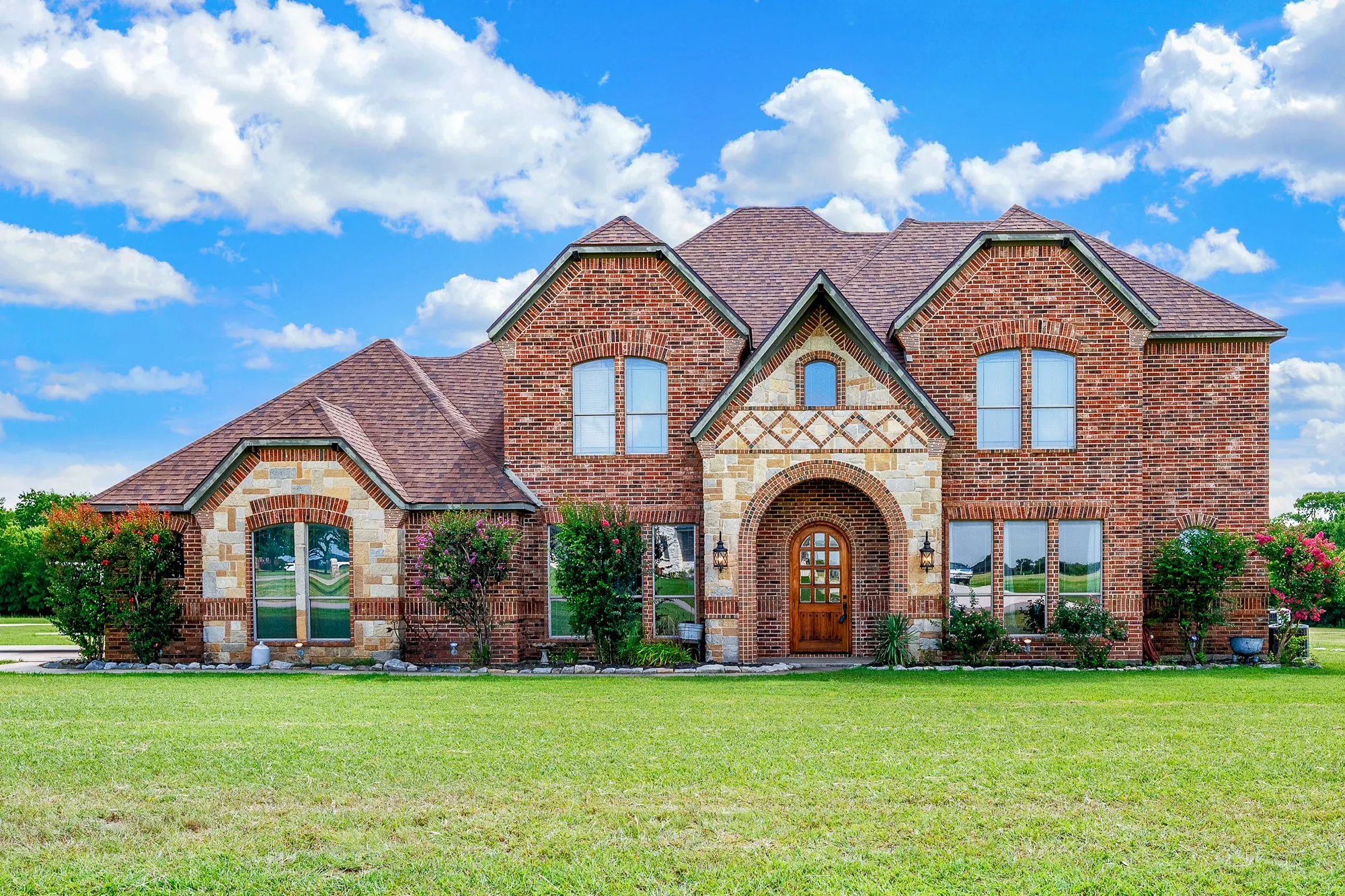 Single Family Residence For Sale in Kaufman County , 1132 Shadow Lakes Drive, Wills Point, Texas 75169, 4 Bedroom, 4 Bathroom, 3 Garage spaces, 3,571 Sqft, built in 2007, mls#21322353, Real Estate Agent in Wills Point, Homes For Sale in Kaufman county, Homes For Sale in Wills Point, Realtor in Wills Point Texas, Real Estate Brokerage Independent Realty Texas, Luminita Cordes Realtor