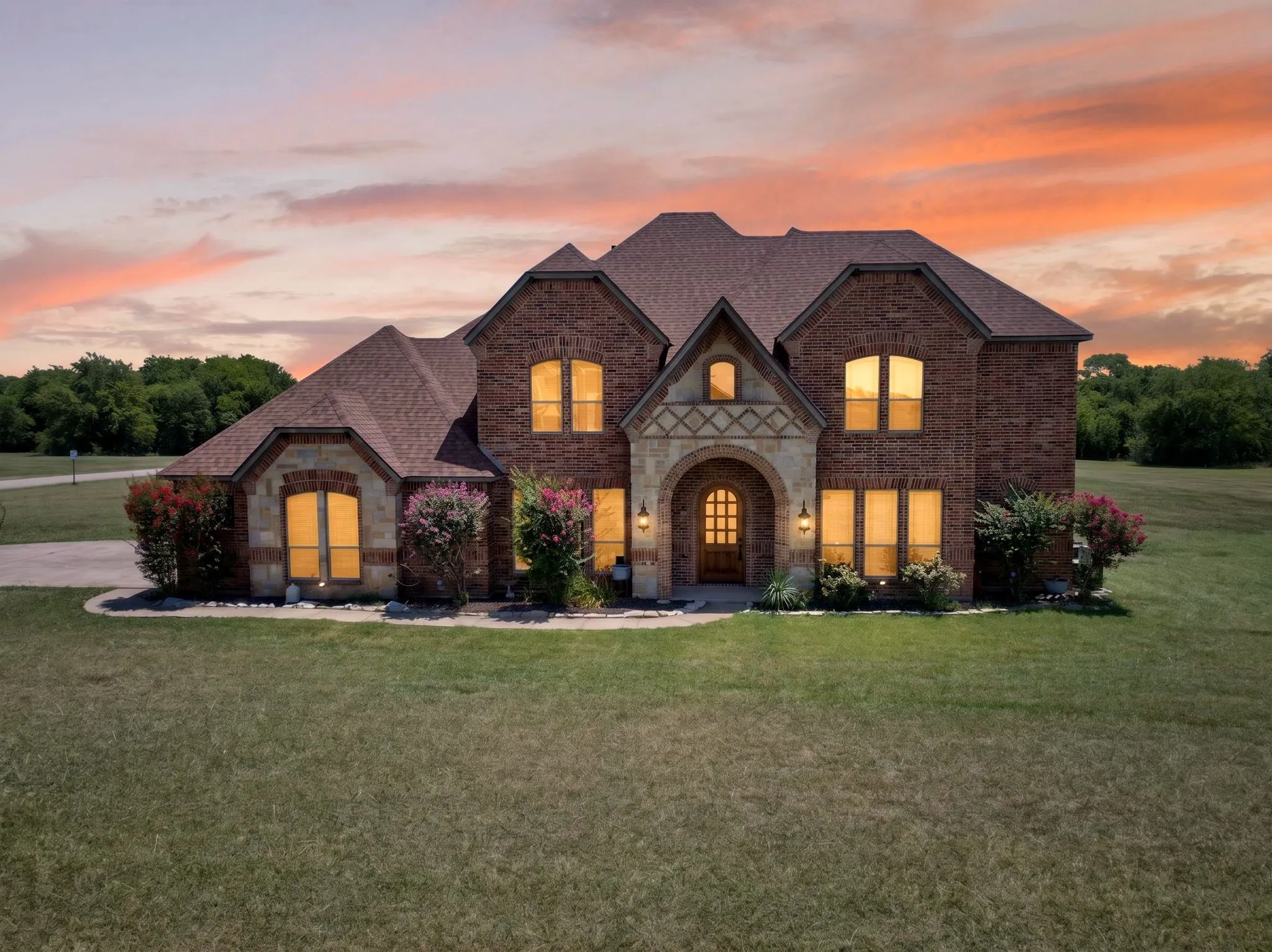 Single Family Residence For Sale in Kaufman County , 1132 Shadow Lakes Drive, Wills Point, Texas 75169, 4 Bedroom, 4 Bathroom, 3 Garage spaces, 3,571 Sqft, built in 2007, mls#21322353, Real Estate Agent in Wills Point, Homes For Sale in Kaufman county, Homes For Sale in Wills Point, Realtor in Wills Point Texas, Real Estate Brokerage Independent Realty Texas, Luminita Cordes Realtor