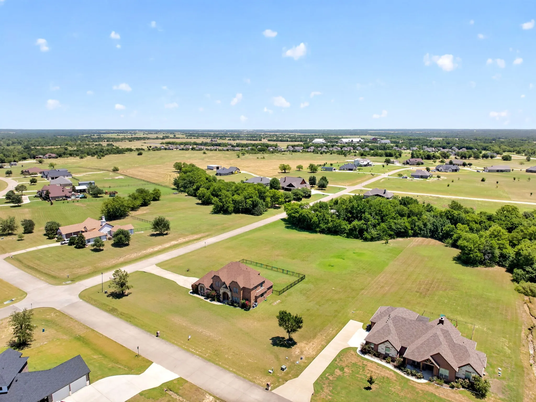 Single Family Residence For Sale in Kaufman County , 1132 Shadow Lakes Drive, Wills Point, Texas 75169, 4 Bedroom, 4 Bathroom, 3 Garage spaces, 3,571 Sqft, built in 2007, mls#21322353, Real Estate Agent in Wills Point, Homes For Sale in Kaufman county, Homes For Sale in Wills Point, Realtor in Wills Point Texas, Real Estate Brokerage Independent Realty Texas, Luminita Cordes Realtor
