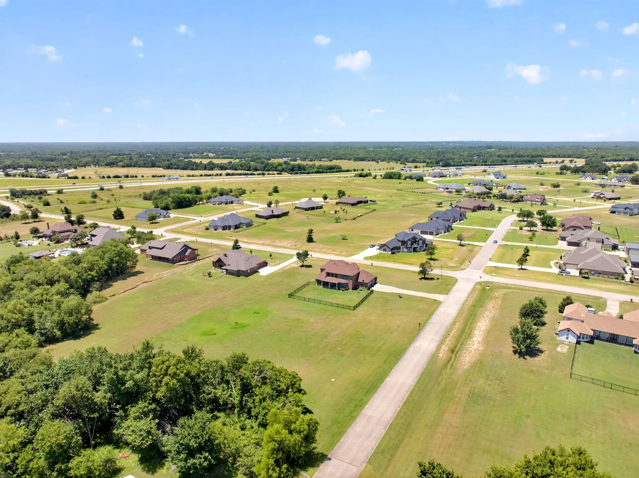 Single Family Residence For Sale in Kaufman County , 1132 Shadow Lakes Drive, Wills Point, Texas 75169, 4 Bedroom, 4 Bathroom, 3 Garage spaces, 3,571 Sqft, built in 2007, mls#21322353, Real Estate Agent in Wills Point, Homes For Sale in Kaufman county, Homes For Sale in Wills Point, Realtor in Wills Point Texas, Real Estate Brokerage Independent Realty Texas, Luminita Cordes Realtor