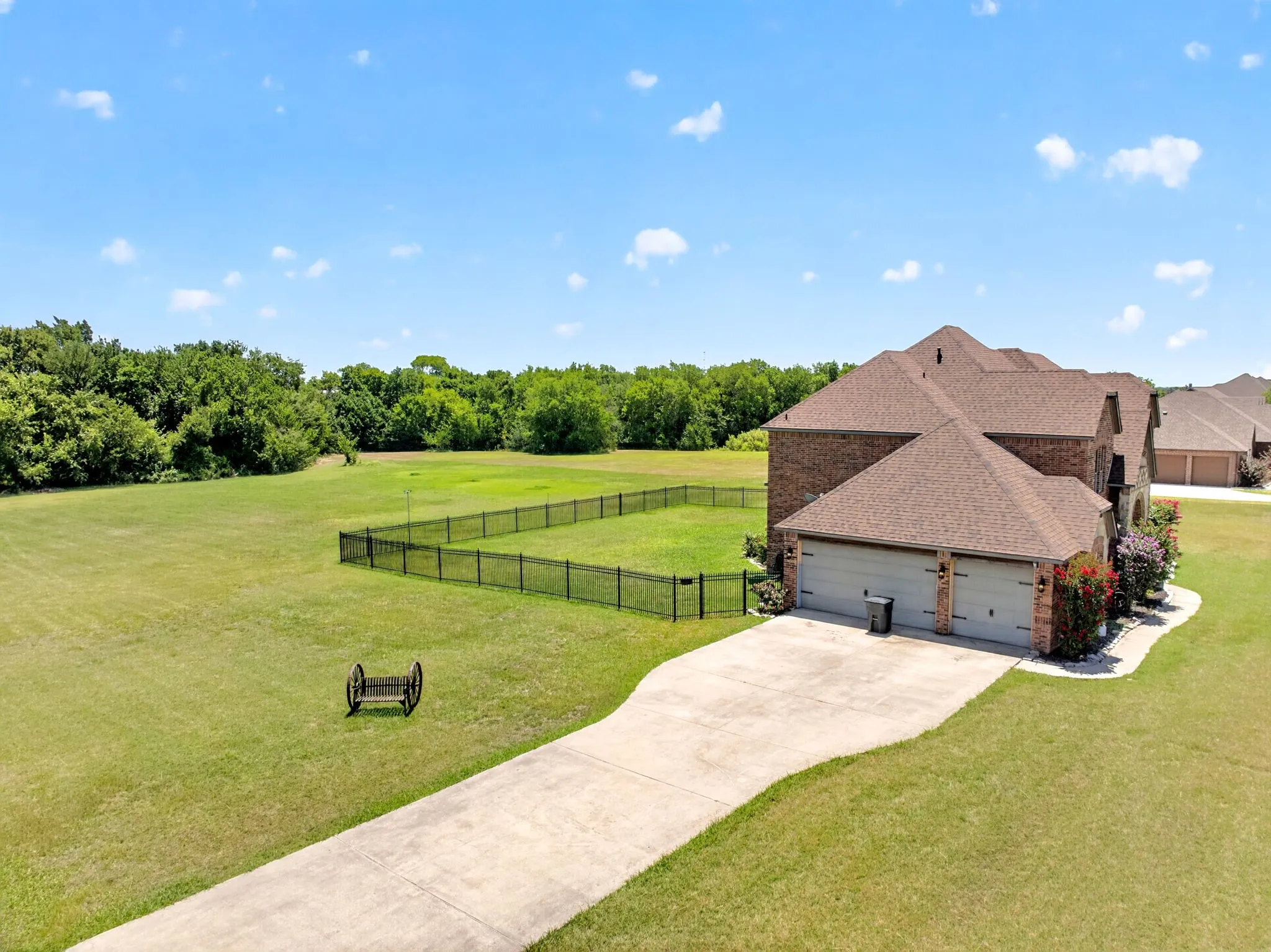 Single Family Residence For Sale in Kaufman County , 1132 Shadow Lakes Drive, Wills Point, Texas 75169, 4 Bedroom, 4 Bathroom, 3 Garage spaces, 3,571 Sqft, built in 2007, mls#21322353, Real Estate Agent in Wills Point, Homes For Sale in Kaufman county, Homes For Sale in Wills Point, Realtor in Wills Point Texas, Real Estate Brokerage Independent Realty Texas, Luminita Cordes Realtor