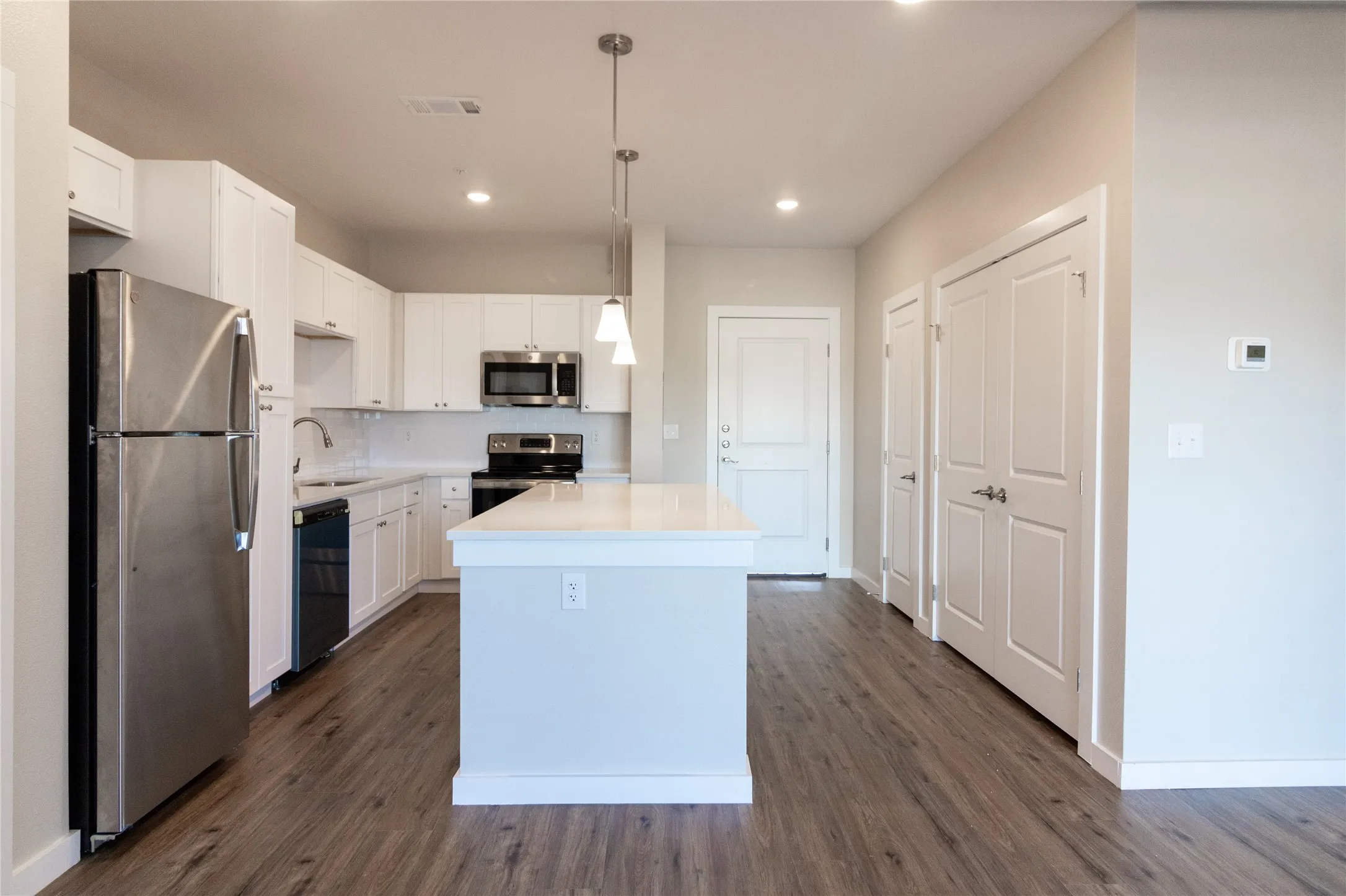 Apartment For Rent in Tarrant County , 7149 Trail Lake Drive, Fort Worth, Texas 76133, 2 Bedroom, 2 Bathroom, Garage spaces, 1,000 Sqft, built in 2024, mls#21326697, Real Estate Agent in Fort Worth, Homes For Rent in Tarrant county, Homes For Rent in Fort Worth, Realtor in Fort Worth Texas, Real Estate Brokerage Independent Realty Texas, Luminita Cordes Realtor