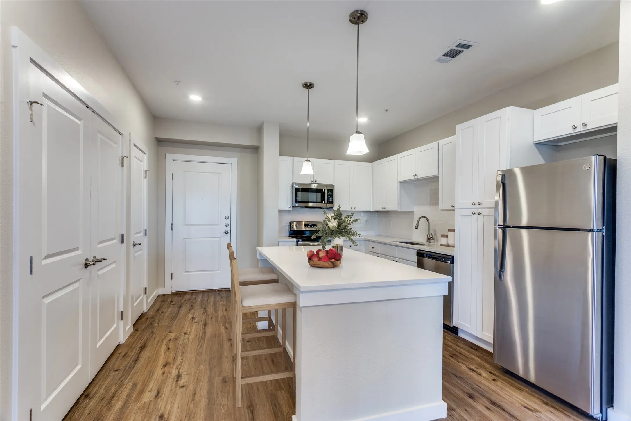 Apartment For Rent in Tarrant County , 7149 Trail Lake Drive, Fort Worth, Texas 76133, 2 Bedroom, 2 Bathroom, Garage spaces, 1,000 Sqft, built in 2024, mls#21326697, Real Estate Agent in Fort Worth, Homes For Rent in Tarrant county, Homes For Rent in Fort Worth, Realtor in Fort Worth Texas, Real Estate Brokerage Independent Realty Texas, Luminita Cordes Realtor