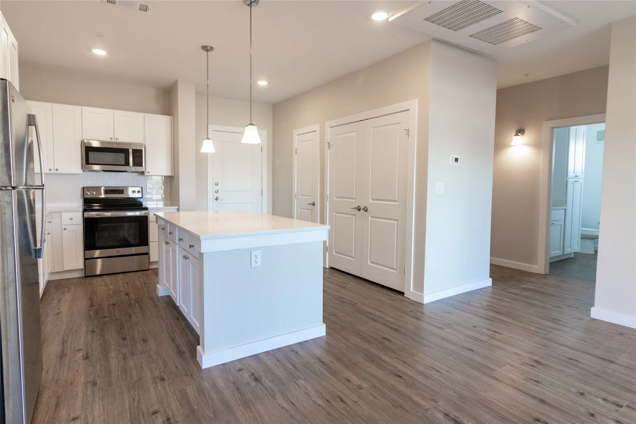 Apartment For Rent in Tarrant County , 7149 Trail Lake Drive, Fort Worth, Texas 76133, 2 Bedroom, 2 Bathroom, Garage spaces, 1,000 Sqft, built in 2024, mls#21326697, Real Estate Agent in Fort Worth, Homes For Rent in Tarrant county, Homes For Rent in Fort Worth, Realtor in Fort Worth Texas, Real Estate Brokerage Independent Realty Texas, Luminita Cordes Realtor