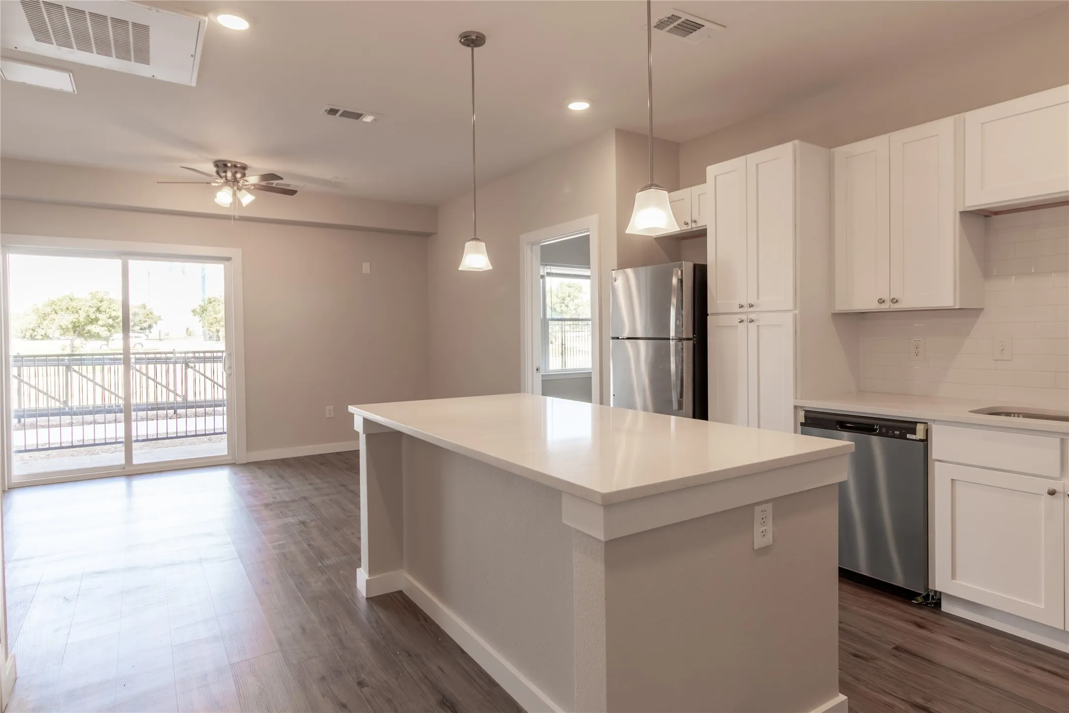 Apartment For Rent in Tarrant County , 7149 Trail Lake Drive, Fort Worth, Texas 76133, 2 Bedroom, 2 Bathroom, Garage spaces, 1,000 Sqft, built in 2024, mls#21326697, Real Estate Agent in Fort Worth, Homes For Rent in Tarrant county, Homes For Rent in Fort Worth, Realtor in Fort Worth Texas, Real Estate Brokerage Independent Realty Texas, Luminita Cordes Realtor