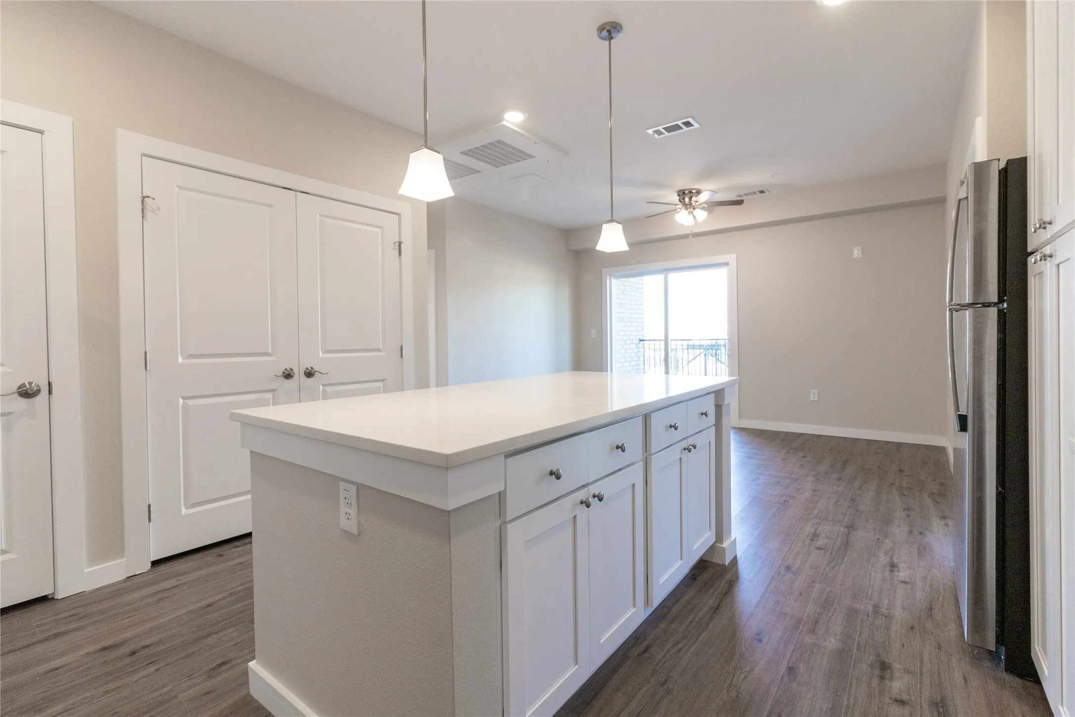 Apartment For Rent in Tarrant County , 7149 Trail Lake Drive, Fort Worth, Texas 76133, 2 Bedroom, 2 Bathroom, Garage spaces, 1,000 Sqft, built in 2024, mls#21326697, Real Estate Agent in Fort Worth, Homes For Rent in Tarrant county, Homes For Rent in Fort Worth, Realtor in Fort Worth Texas, Real Estate Brokerage Independent Realty Texas, Luminita Cordes Realtor