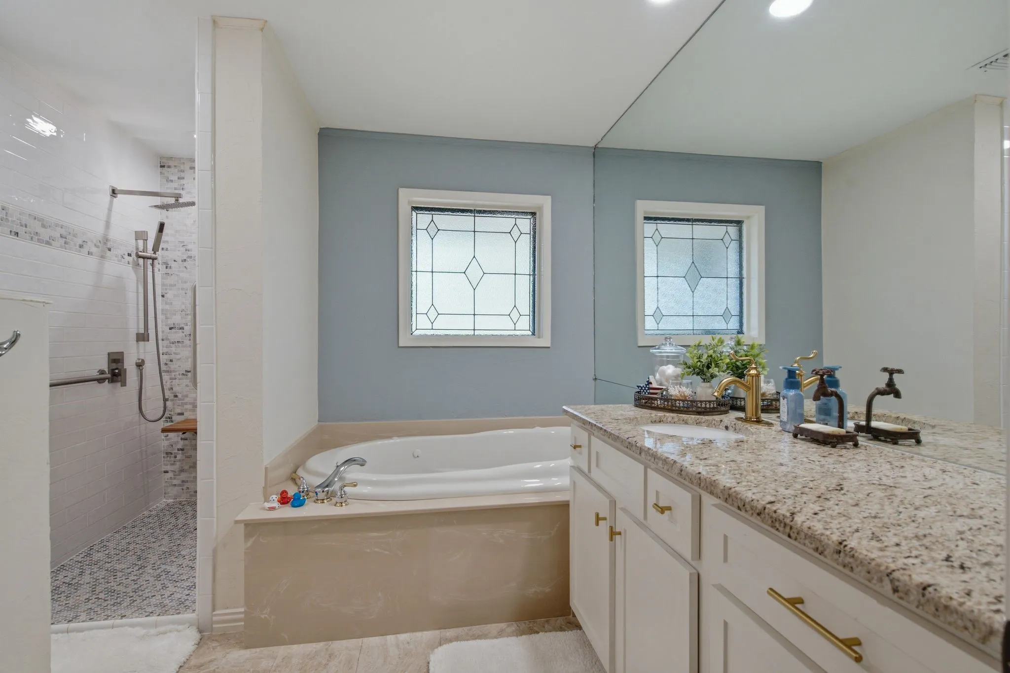 Single Family Residence For Sale in Tarrant County , 3001 Curry Road, Arlington, Texas 76001, 4 Bedroom, 3 Bathroom, 3 Garage spaces, 3,619 Sqft, built in 1961, mls#21326325, Real Estate Agent in Arlington, Homes For Sale in Tarrant county, Homes For Sale in Arlington, Realtor in Arlington Texas, Real Estate Brokerage Independent Realty Texas, Luminita Cordes Realtor