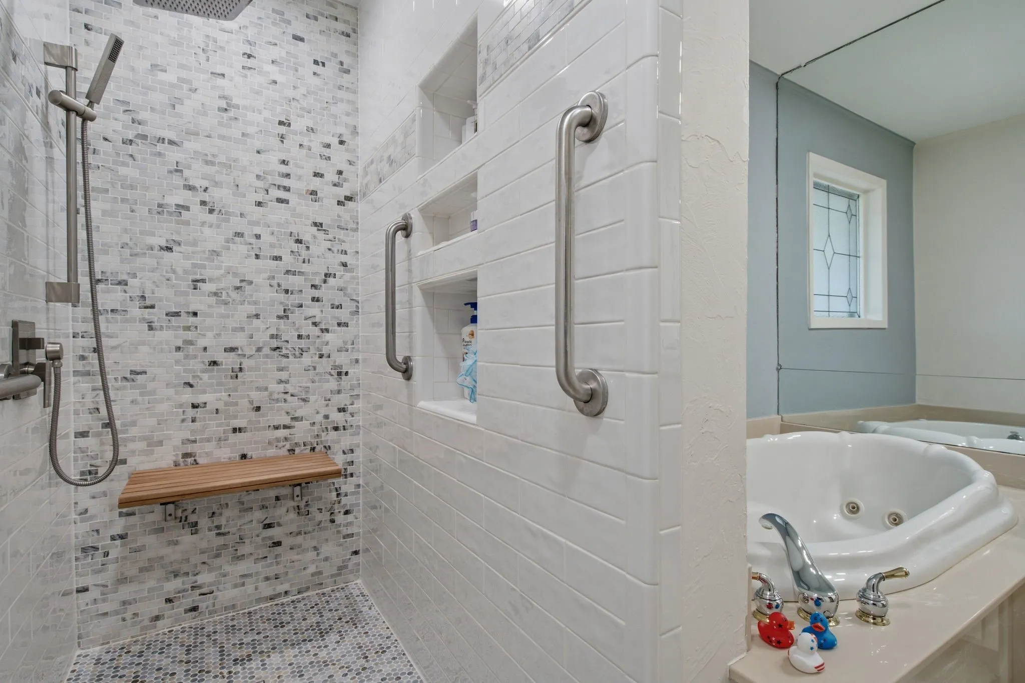 Single Family Residence For Sale in Tarrant County , 3001 Curry Road, Arlington, Texas 76001, 4 Bedroom, 3 Bathroom, 3 Garage spaces, 3,619 Sqft, built in 1961, mls#21326325, Real Estate Agent in Arlington, Homes For Sale in Tarrant county, Homes For Sale in Arlington, Realtor in Arlington Texas, Real Estate Brokerage Independent Realty Texas, Luminita Cordes Realtor