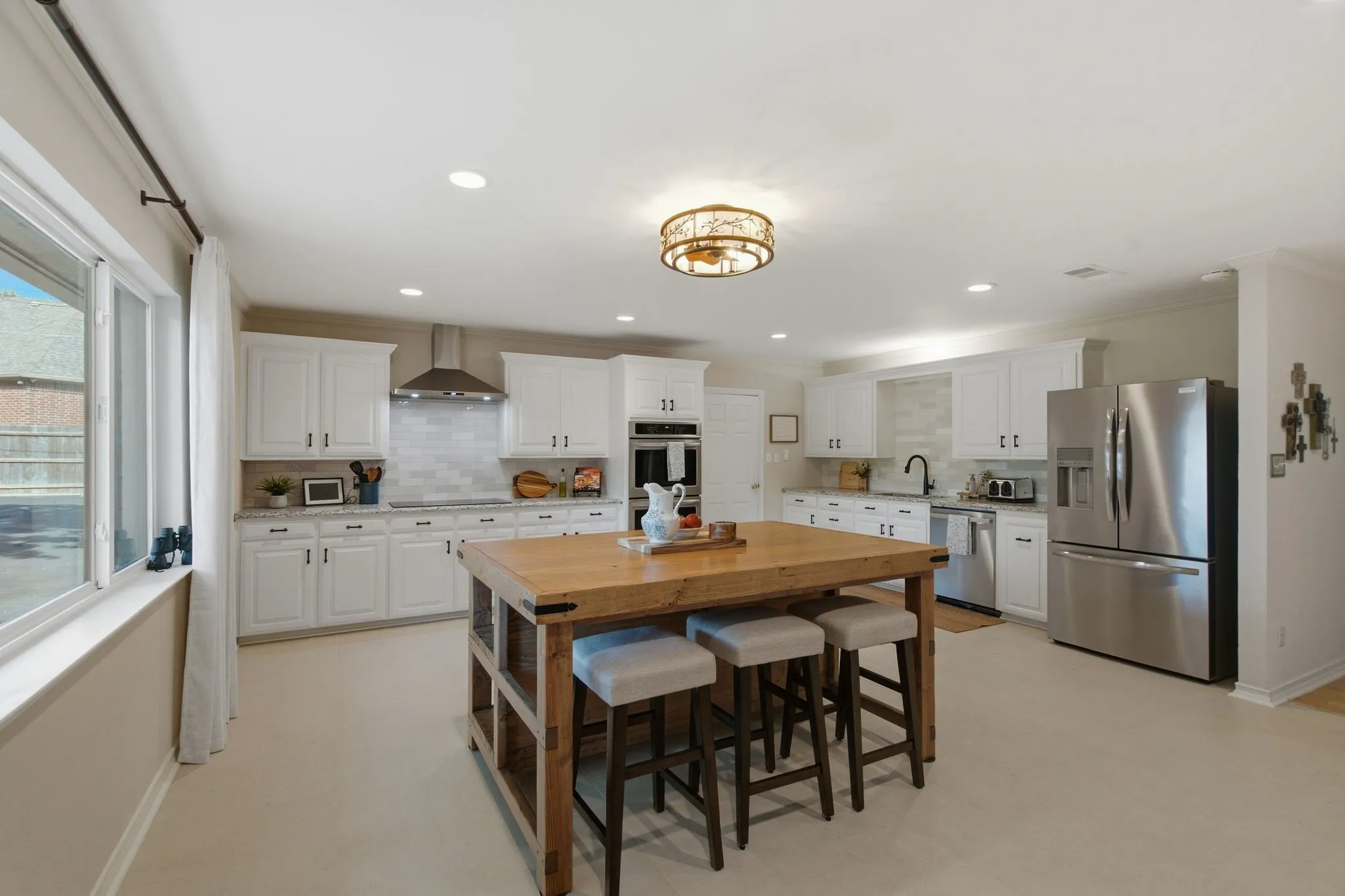 Single Family Residence For Sale in Tarrant County , 3001 Curry Road, Arlington, Texas 76001, 4 Bedroom, 3 Bathroom, 3 Garage spaces, 3,619 Sqft, built in 1961, mls#21326325, Real Estate Agent in Arlington, Homes For Sale in Tarrant county, Homes For Sale in Arlington, Realtor in Arlington Texas, Real Estate Brokerage Independent Realty Texas, Luminita Cordes Realtor