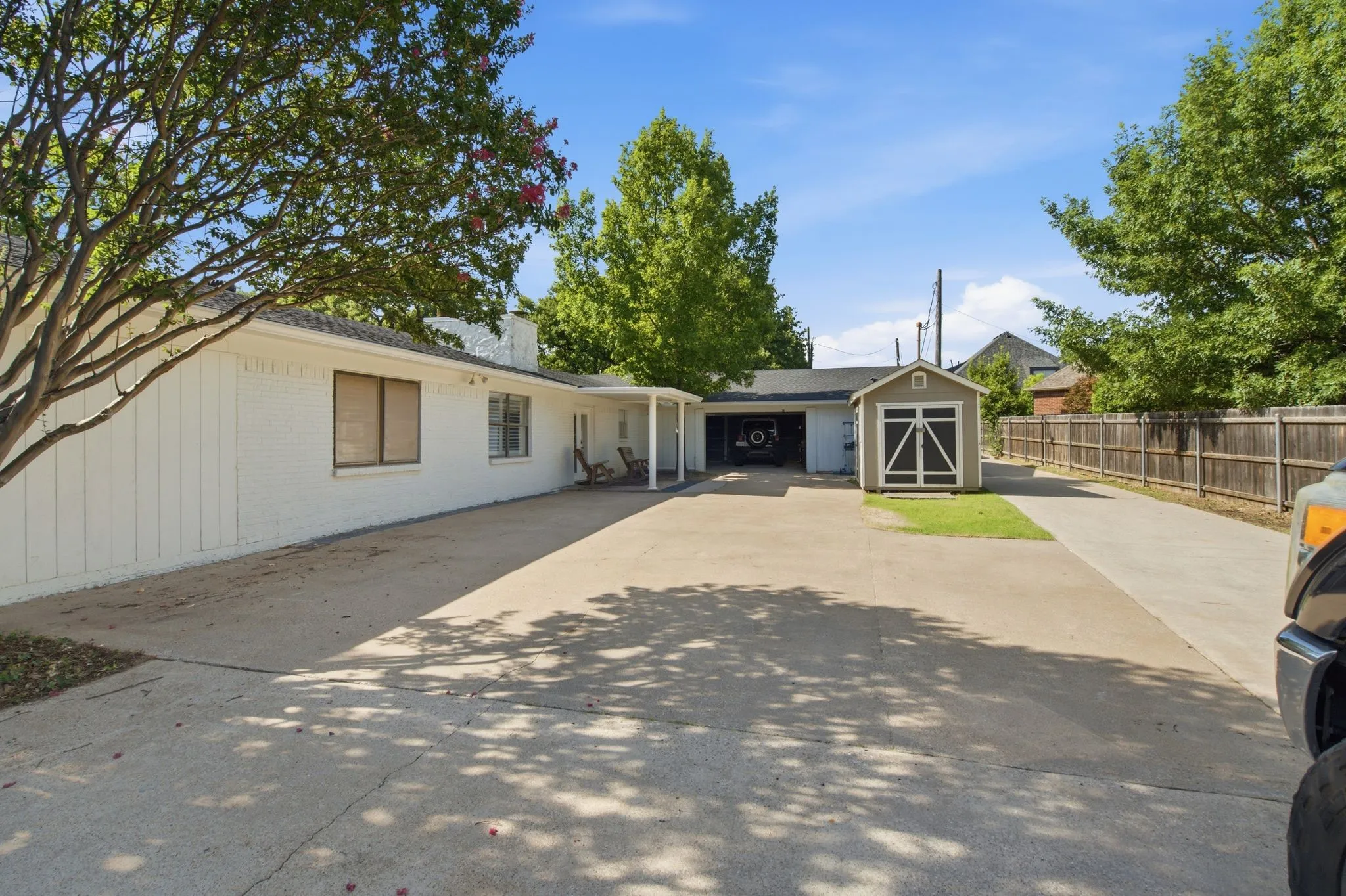Single Family Residence For Sale in Tarrant County , 3001 Curry Road, Arlington, Texas 76001, 4 Bedroom, 3 Bathroom, 3 Garage spaces, 3,619 Sqft, built in 1961, mls#21326325, Real Estate Agent in Arlington, Homes For Sale in Tarrant county, Homes For Sale in Arlington, Realtor in Arlington Texas, Real Estate Brokerage Independent Realty Texas, Luminita Cordes Realtor