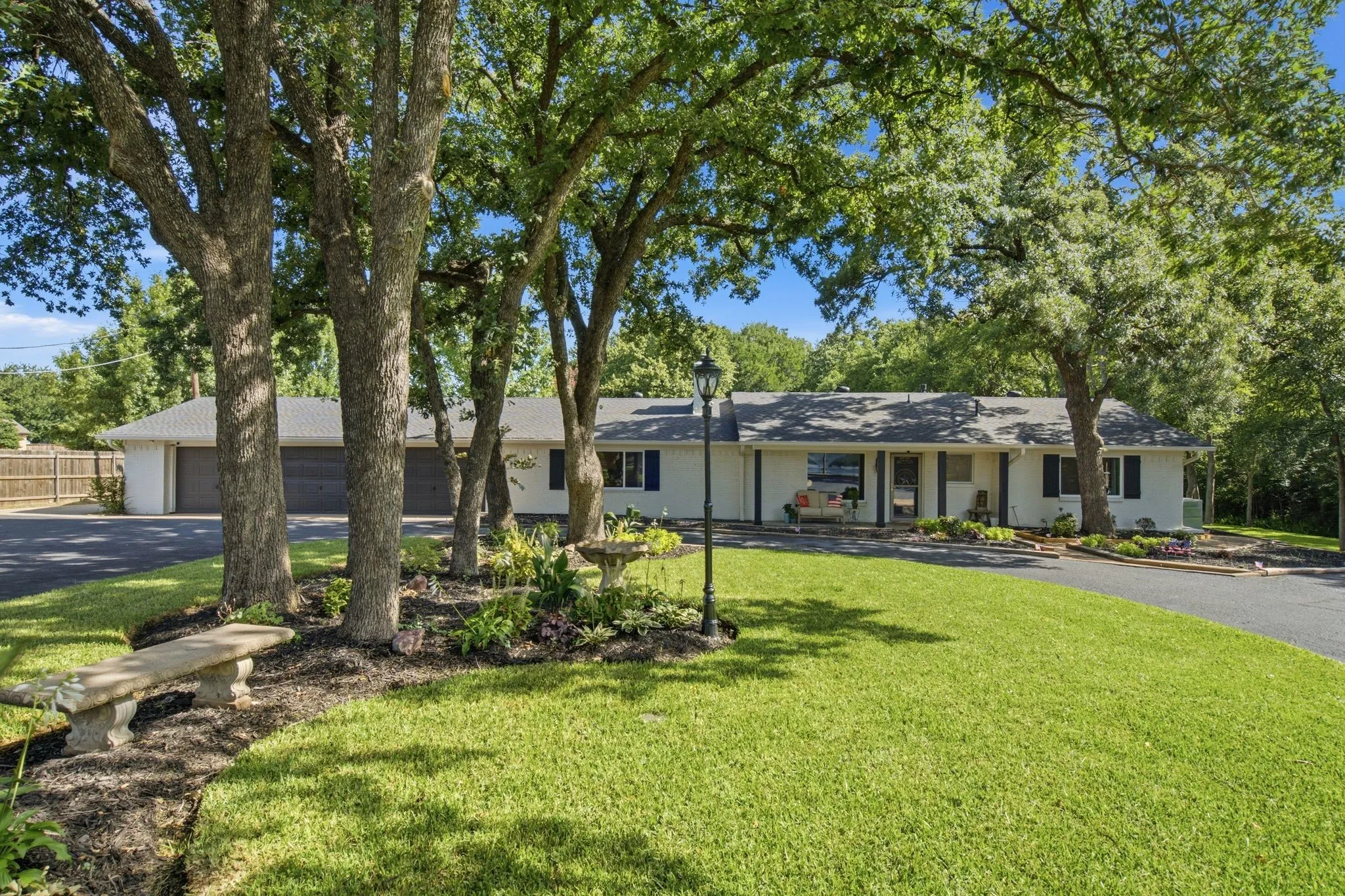 Single Family Residence For Sale in Tarrant County , 3001 Curry Road, Arlington, Texas 76001, 4 Bedroom, 3 Bathroom, 3 Garage spaces, 3,619 Sqft, built in 1961, mls#21326325, Real Estate Agent in Arlington, Homes For Sale in Tarrant county, Homes For Sale in Arlington, Realtor in Arlington Texas, Real Estate Brokerage Independent Realty Texas, Luminita Cordes Realtor