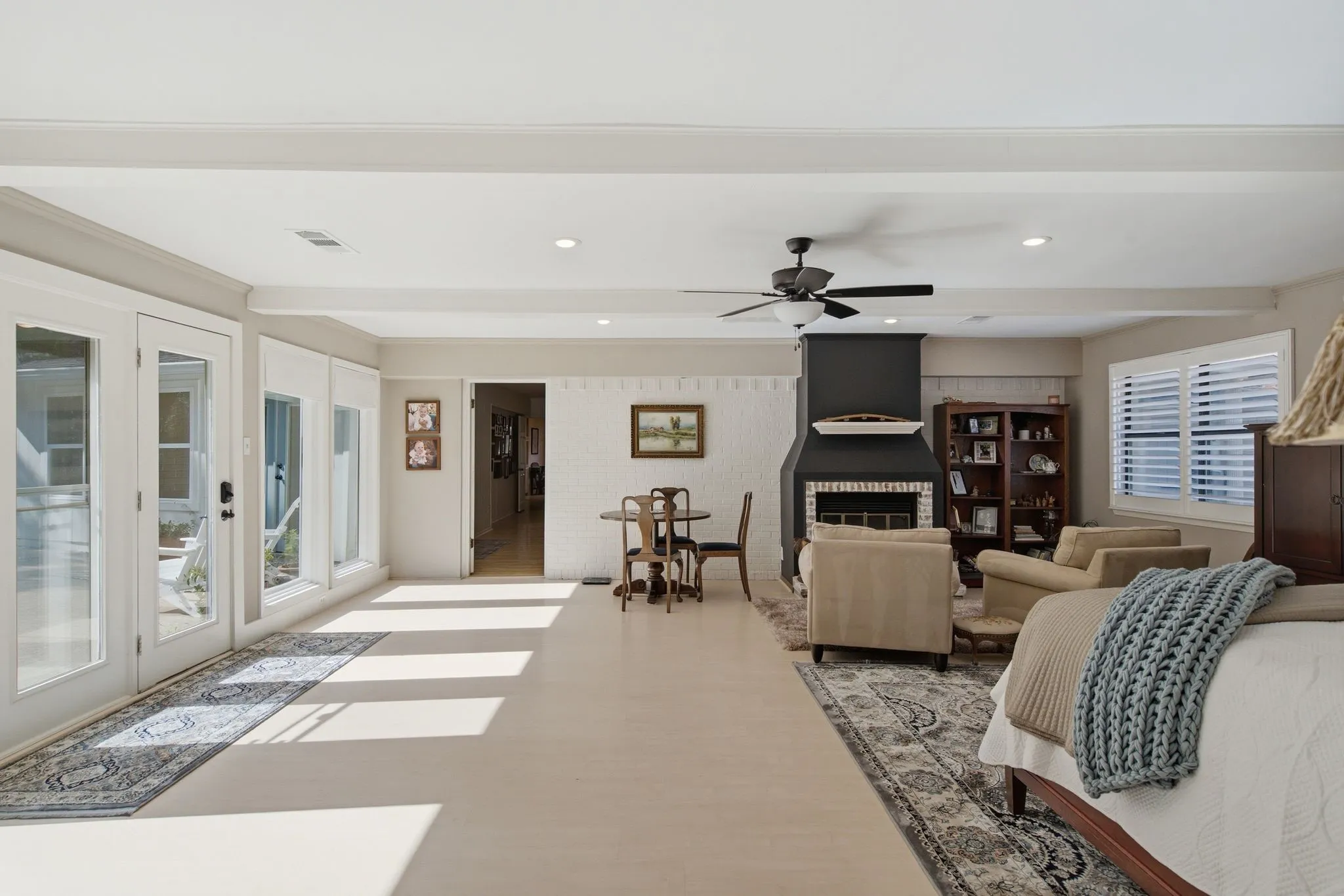 Single Family Residence For Sale in Tarrant County , 3001 Curry Road, Arlington, Texas 76001, 4 Bedroom, 3 Bathroom, 3 Garage spaces, 3,619 Sqft, built in 1961, mls#21326325, Real Estate Agent in Arlington, Homes For Sale in Tarrant county, Homes For Sale in Arlington, Realtor in Arlington Texas, Real Estate Brokerage Independent Realty Texas, Luminita Cordes Realtor
