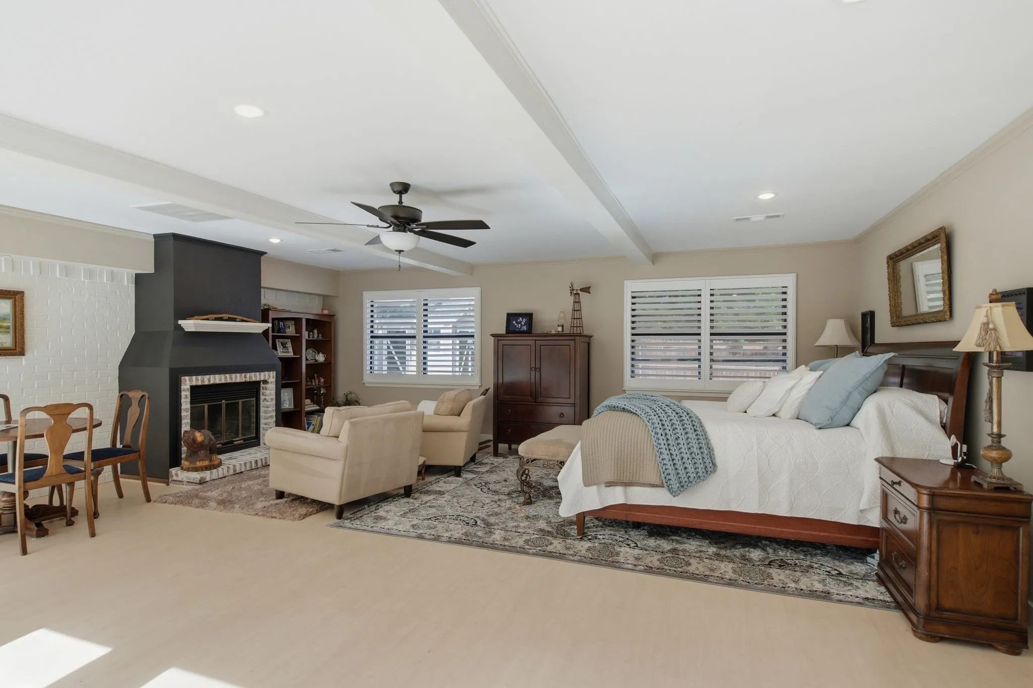 Single Family Residence For Sale in Tarrant County , 3001 Curry Road, Arlington, Texas 76001, 4 Bedroom, 3 Bathroom, 3 Garage spaces, 3,619 Sqft, built in 1961, mls#21326325, Real Estate Agent in Arlington, Homes For Sale in Tarrant county, Homes For Sale in Arlington, Realtor in Arlington Texas, Real Estate Brokerage Independent Realty Texas, Luminita Cordes Realtor