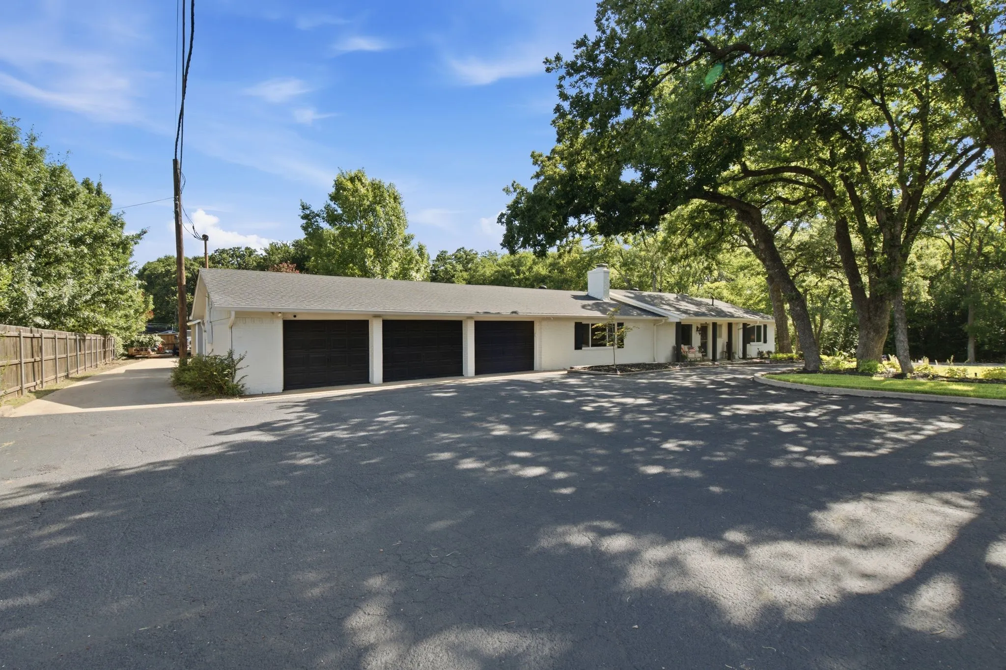 Single Family Residence For Sale in Tarrant County , 3001 Curry Road, Arlington, Texas 76001, 4 Bedroom, 3 Bathroom, 3 Garage spaces, 3,619 Sqft, built in 1961, mls#21326325, Real Estate Agent in Arlington, Homes For Sale in Tarrant county, Homes For Sale in Arlington, Realtor in Arlington Texas, Real Estate Brokerage Independent Realty Texas, Luminita Cordes Realtor