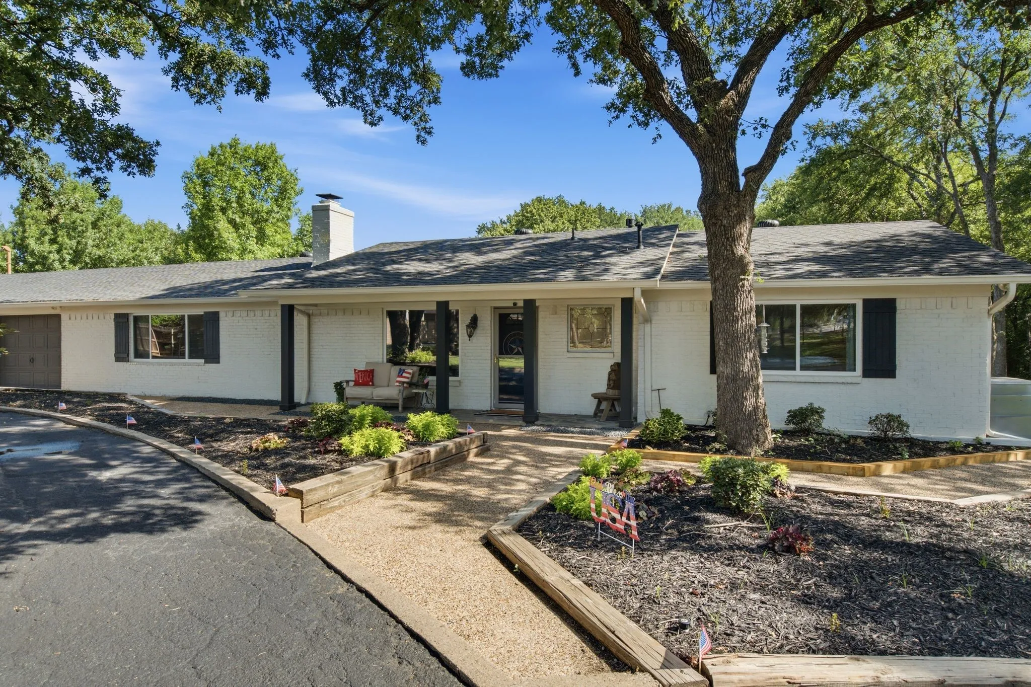 Single Family Residence For Sale in Tarrant County , 3001 Curry Road, Arlington, Texas 76001, 4 Bedroom, 3 Bathroom, 3 Garage spaces, 3,619 Sqft, built in 1961, mls#21326325, Real Estate Agent in Arlington, Homes For Sale in Tarrant county, Homes For Sale in Arlington, Realtor in Arlington Texas, Real Estate Brokerage Independent Realty Texas, Luminita Cordes Realtor
