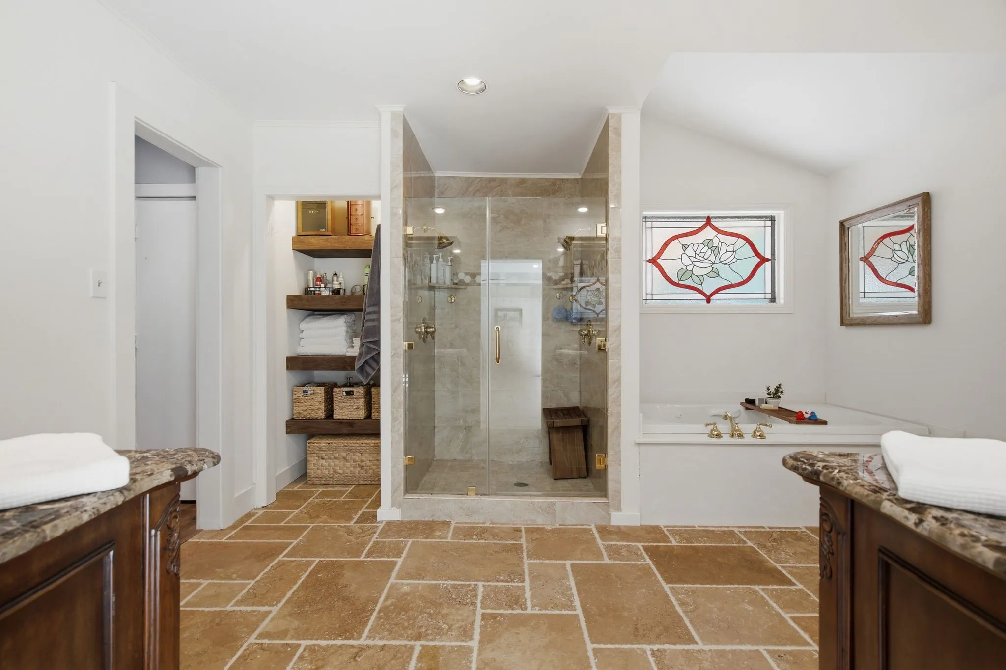 Single Family Residence For Sale in Tarrant County , 3001 Curry Road, Arlington, Texas 76001, 4 Bedroom, 3 Bathroom, 3 Garage spaces, 3,619 Sqft, built in 1961, mls#21326325, Real Estate Agent in Arlington, Homes For Sale in Tarrant county, Homes For Sale in Arlington, Realtor in Arlington Texas, Real Estate Brokerage Independent Realty Texas, Luminita Cordes Realtor