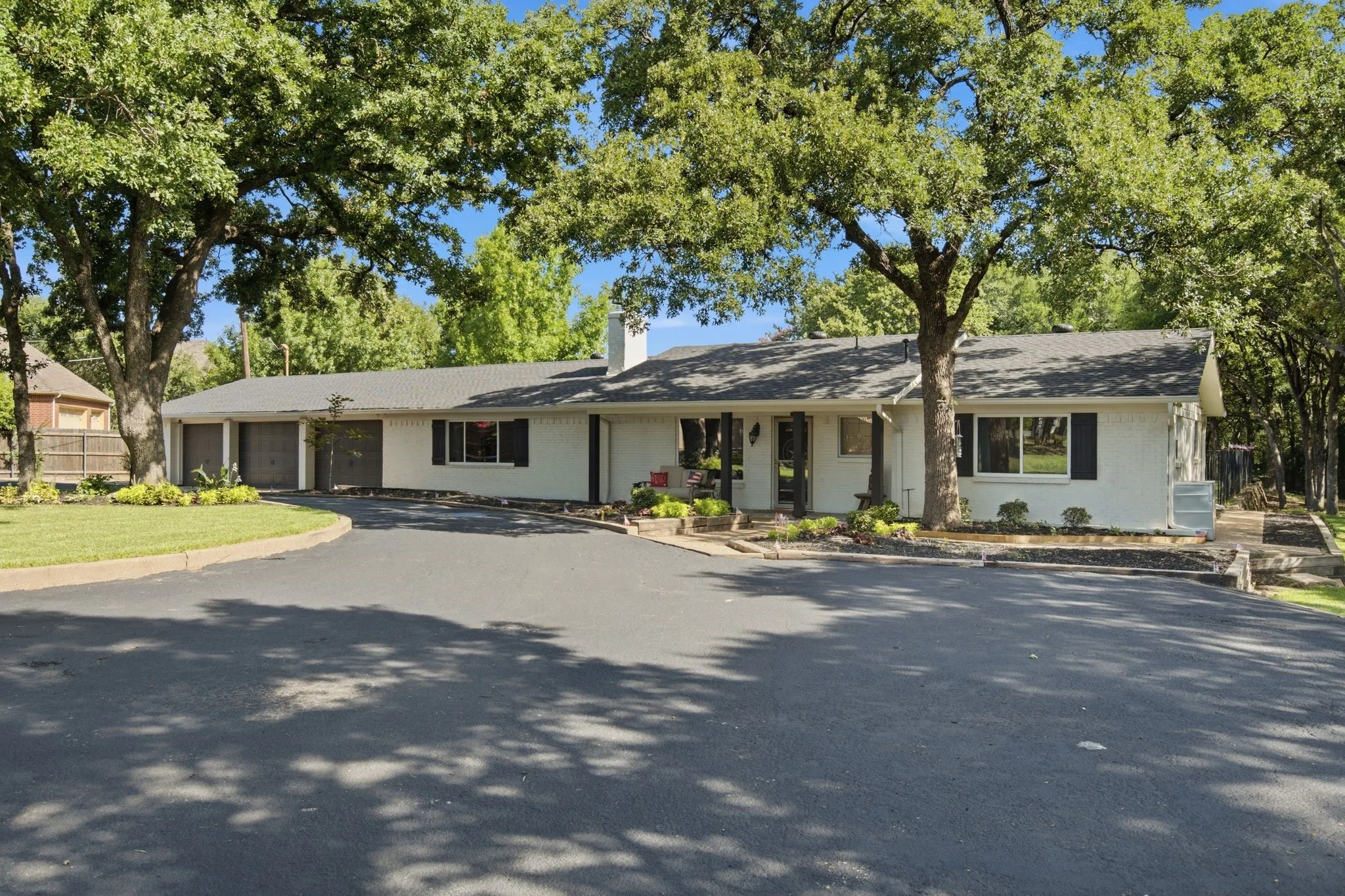 Single Family Residence For Sale in Tarrant County , 3001 Curry Road, Arlington, Texas 76001, 4 Bedroom, 3 Bathroom, 3 Garage spaces, 3,619 Sqft, built in 1961, mls#21326325, Real Estate Agent in Arlington, Homes For Sale in Tarrant county, Homes For Sale in Arlington, Realtor in Arlington Texas, Real Estate Brokerage Independent Realty Texas, Luminita Cordes Realtor