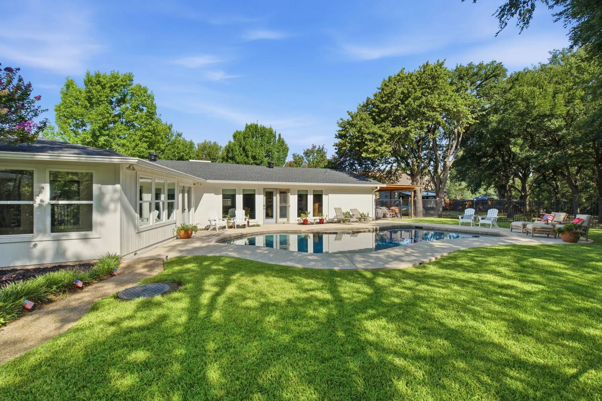 Single Family Residence For Sale in Tarrant County , 3001 Curry Road, Arlington, Texas 76001, 4 Bedroom, 3 Bathroom, 3 Garage spaces, 3,619 Sqft, built in 1961, mls#21326325, Real Estate Agent in Arlington, Homes For Sale in Tarrant county, Homes For Sale in Arlington, Realtor in Arlington Texas, Real Estate Brokerage Independent Realty Texas, Luminita Cordes Realtor