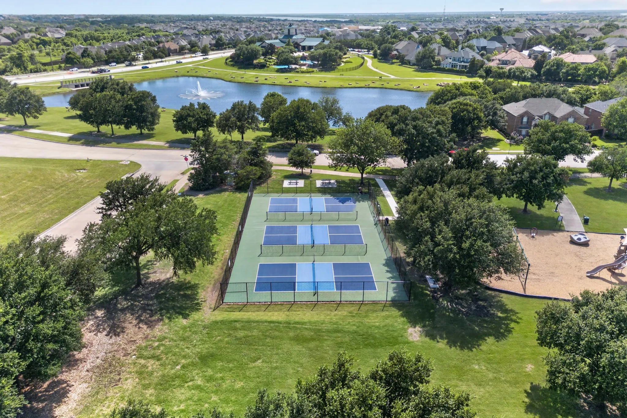 Single Family Residence For Sale in Denton County , 2266 Fox Crossing Lane, Frisco, Texas 75036, 4 Bedroom, 4 Bathroom, 2 Garage spaces, 2,774 Sqft, built in 2002, mls#21325358, Real Estate Agent in Frisco, Homes For Sale in Denton county, Homes For Sale in Frisco, Realtor in Frisco Texas, Real Estate Brokerage Independent Realty Texas, Luminita Cordes Realtor