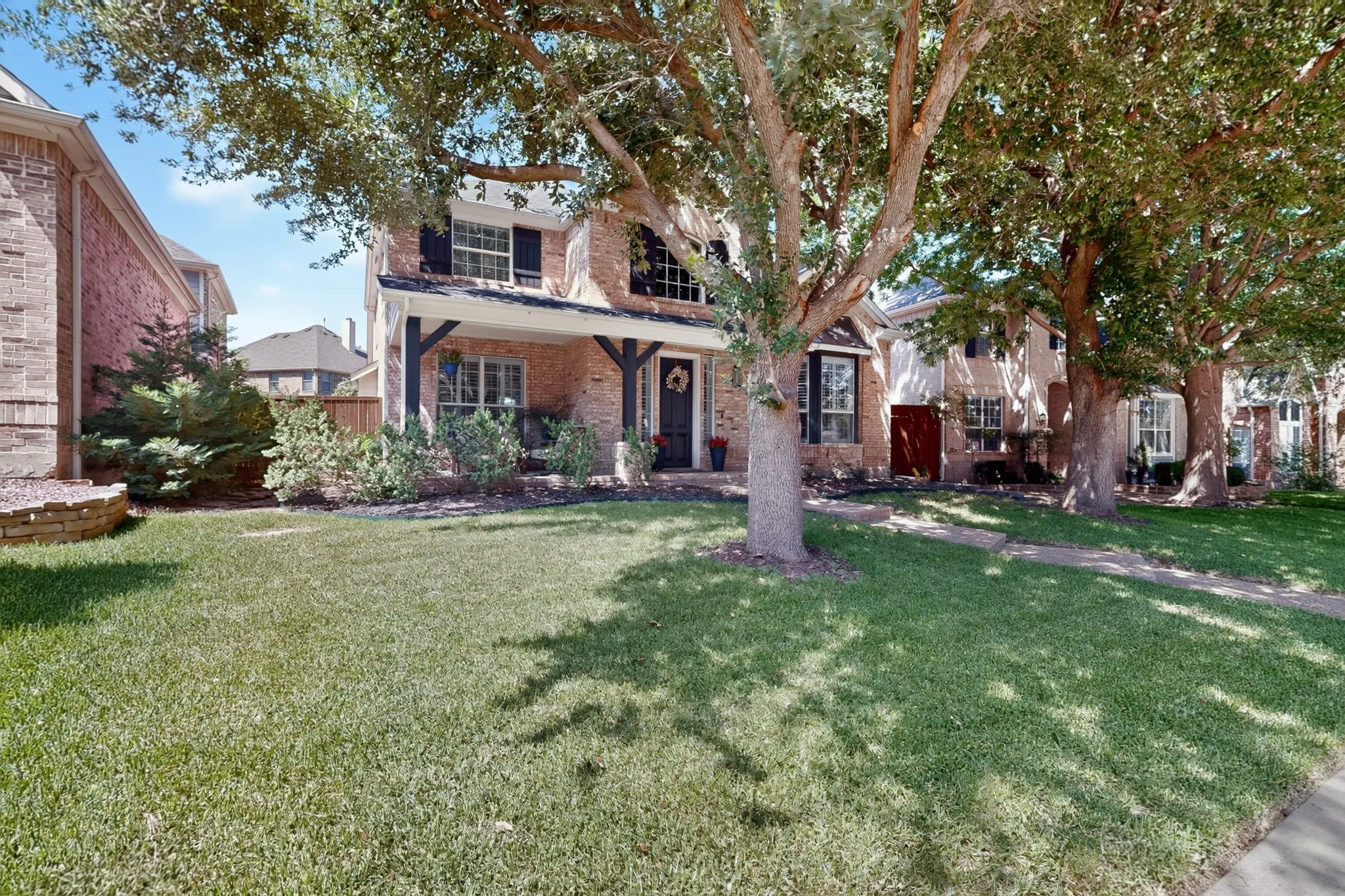 Single Family Residence For Sale in Denton County , 2266 Fox Crossing Lane, Frisco, Texas 75036, 4 Bedroom, 4 Bathroom, 2 Garage spaces, 2,774 Sqft, built in 2002, mls#21325358, Real Estate Agent in Frisco, Homes For Sale in Denton county, Homes For Sale in Frisco, Realtor in Frisco Texas, Real Estate Brokerage Independent Realty Texas, Luminita Cordes Realtor