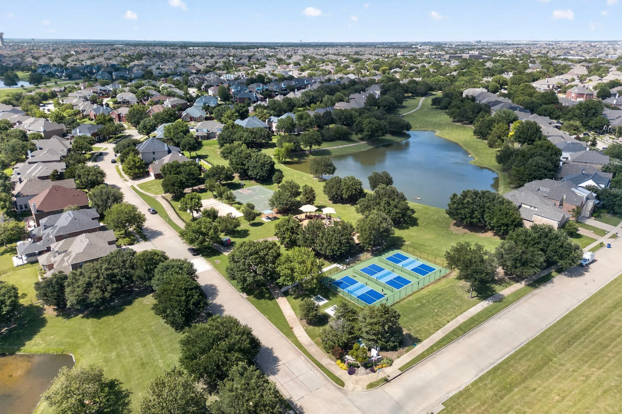Single Family Residence For Sale in Denton County , 2266 Fox Crossing Lane, Frisco, Texas 75036, 4 Bedroom, 4 Bathroom, 2 Garage spaces, 2,774 Sqft, built in 2002, mls#21325358, Real Estate Agent in Frisco, Homes For Sale in Denton county, Homes For Sale in Frisco, Realtor in Frisco Texas, Real Estate Brokerage Independent Realty Texas, Luminita Cordes Realtor