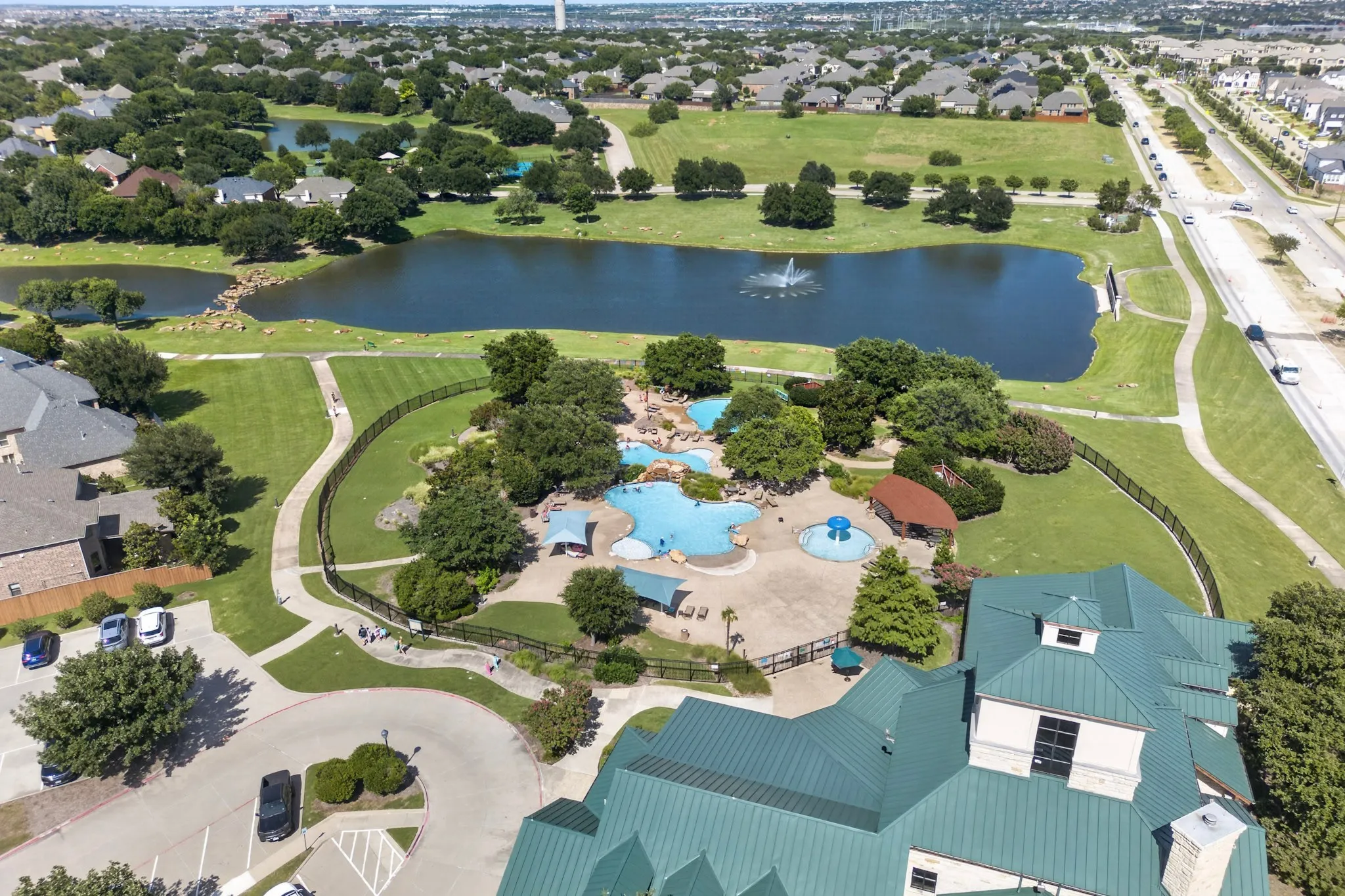 Single Family Residence For Sale in Denton County , 2266 Fox Crossing Lane, Frisco, Texas 75036, 4 Bedroom, 4 Bathroom, 2 Garage spaces, 2,774 Sqft, built in 2002, mls#21325358, Real Estate Agent in Frisco, Homes For Sale in Denton county, Homes For Sale in Frisco, Realtor in Frisco Texas, Real Estate Brokerage Independent Realty Texas, Luminita Cordes Realtor