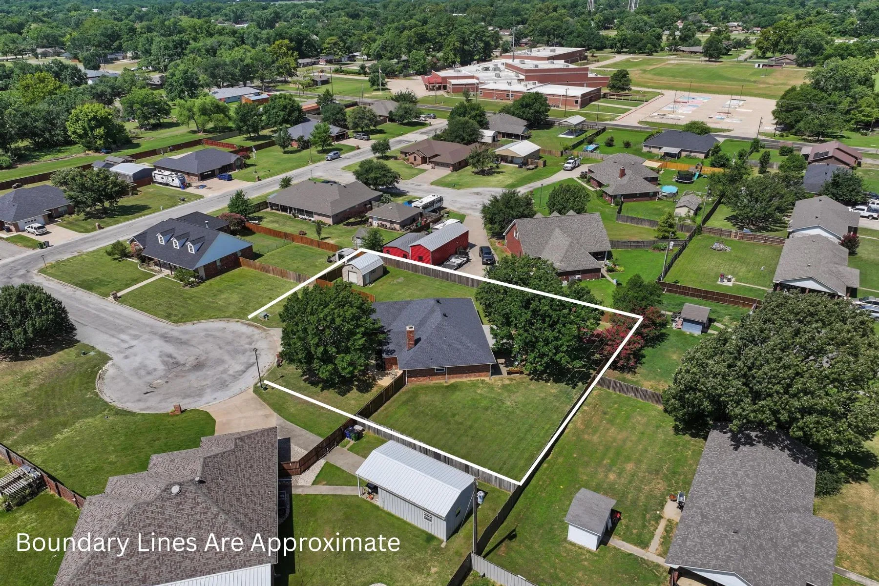 Single Family Residence For Sale in Grayson County , 202 Daniel Court, Collinsville, Texas 76233, 3 Bedroom, 2 Bathroom, 2 Garage spaces, 1,889 Sqft, built in 2002, mls#21326536, Real Estate Agent in Collinsville, Homes For Sale in Grayson county, Homes For Sale in Collinsville, Realtor in Collinsville Texas, Real Estate Brokerage Independent Realty Texas, Luminita Cordes Realtor