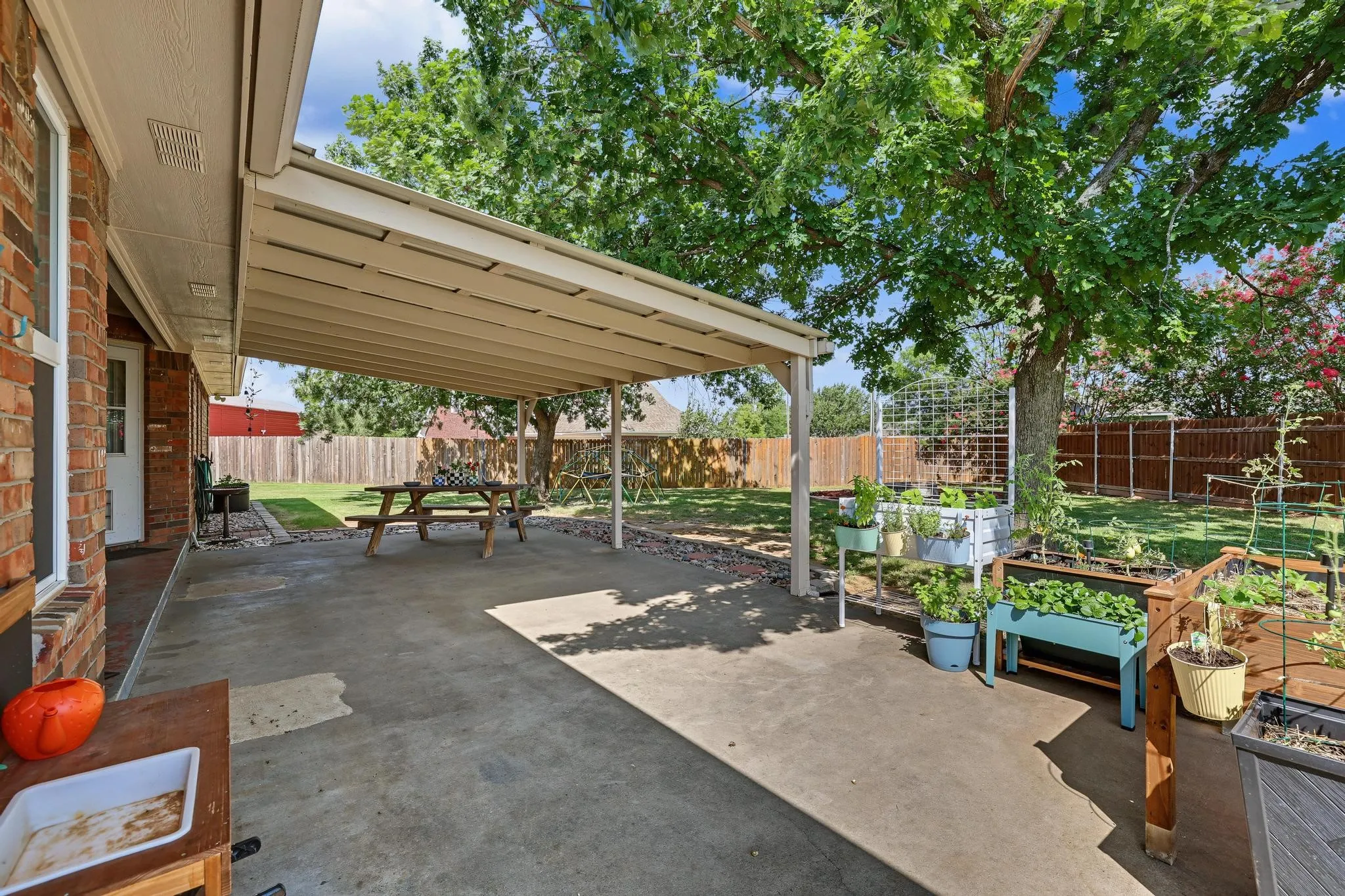 Single Family Residence For Sale in Grayson County , 202 Daniel Court, Collinsville, Texas 76233, 3 Bedroom, 2 Bathroom, 2 Garage spaces, 1,889 Sqft, built in 2002, mls#21326536, Real Estate Agent in Collinsville, Homes For Sale in Grayson county, Homes For Sale in Collinsville, Realtor in Collinsville Texas, Real Estate Brokerage Independent Realty Texas, Luminita Cordes Realtor