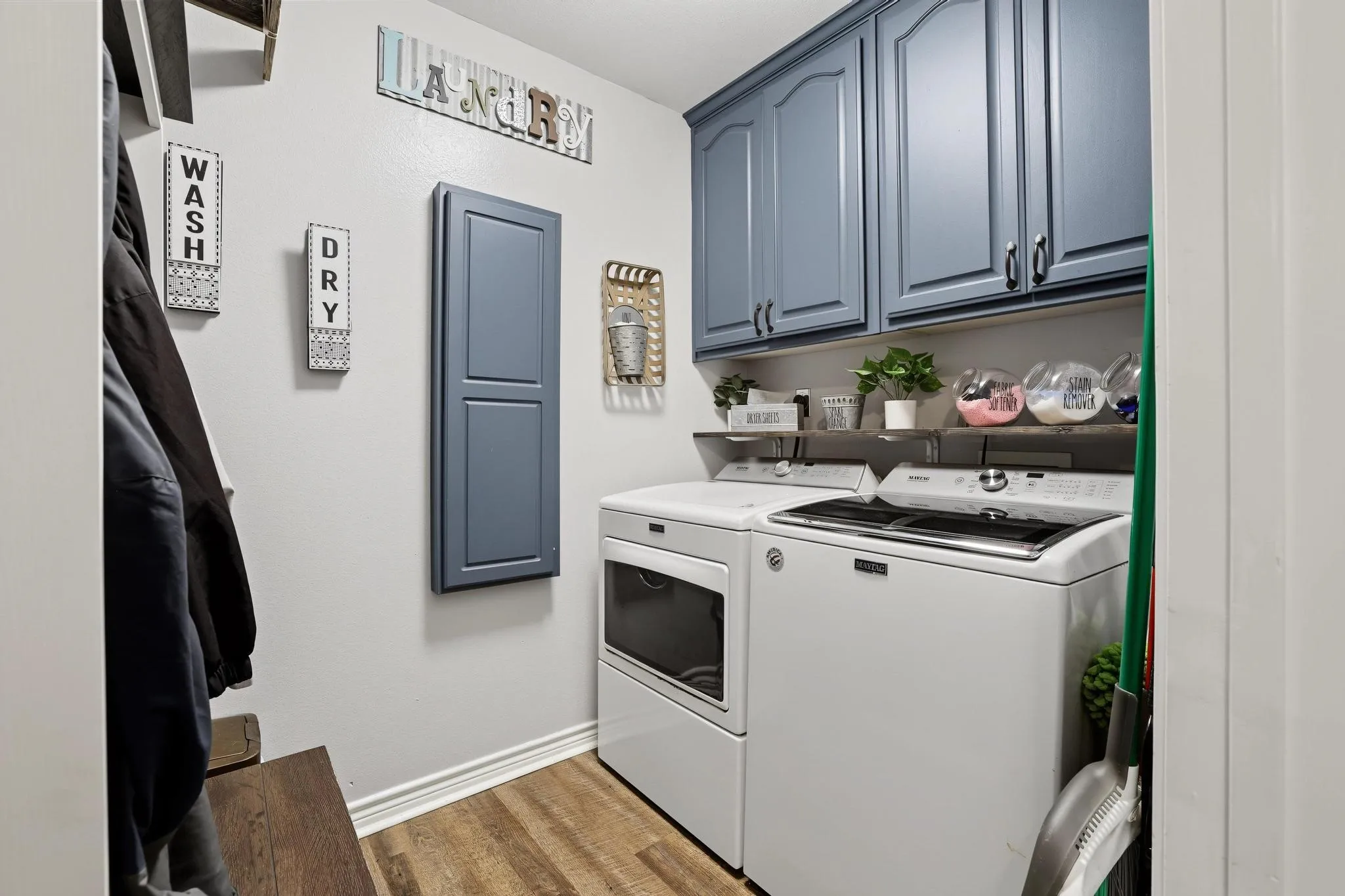 Single Family Residence For Sale in Grayson County , 202 Daniel Court, Collinsville, Texas 76233, 3 Bedroom, 2 Bathroom, 2 Garage spaces, 1,889 Sqft, built in 2002, mls#21326536, Real Estate Agent in Collinsville, Homes For Sale in Grayson county, Homes For Sale in Collinsville, Realtor in Collinsville Texas, Real Estate Brokerage Independent Realty Texas, Luminita Cordes Realtor