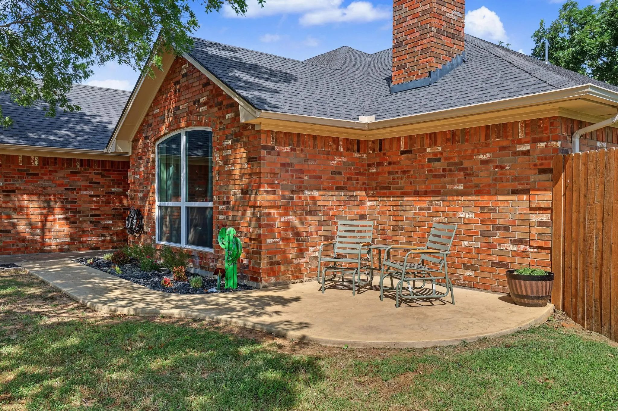 Single Family Residence For Sale in Grayson County , 202 Daniel Court, Collinsville, Texas 76233, 3 Bedroom, 2 Bathroom, 2 Garage spaces, 1,889 Sqft, built in 2002, mls#21326536, Real Estate Agent in Collinsville, Homes For Sale in Grayson county, Homes For Sale in Collinsville, Realtor in Collinsville Texas, Real Estate Brokerage Independent Realty Texas, Luminita Cordes Realtor