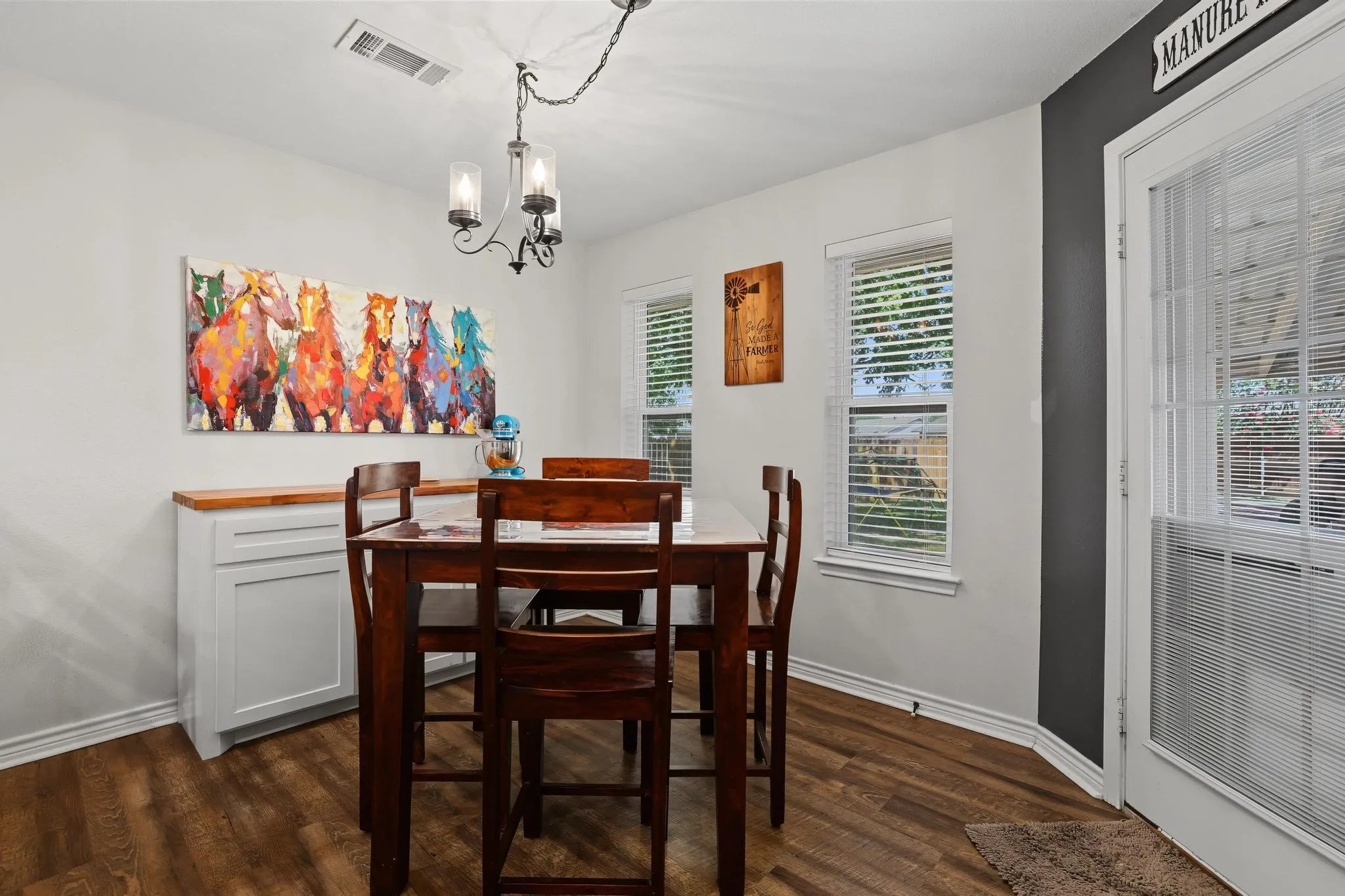 Single Family Residence For Sale in Grayson County , 202 Daniel Court, Collinsville, Texas 76233, 3 Bedroom, 2 Bathroom, 2 Garage spaces, 1,889 Sqft, built in 2002, mls#21326536, Real Estate Agent in Collinsville, Homes For Sale in Grayson county, Homes For Sale in Collinsville, Realtor in Collinsville Texas, Real Estate Brokerage Independent Realty Texas, Luminita Cordes Realtor