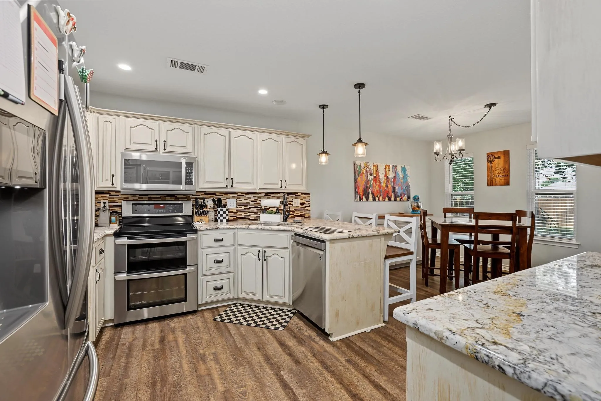 Single Family Residence For Sale in Grayson County , 202 Daniel Court, Collinsville, Texas 76233, 3 Bedroom, 2 Bathroom, 2 Garage spaces, 1,889 Sqft, built in 2002, mls#21326536, Real Estate Agent in Collinsville, Homes For Sale in Grayson county, Homes For Sale in Collinsville, Realtor in Collinsville Texas, Real Estate Brokerage Independent Realty Texas, Luminita Cordes Realtor