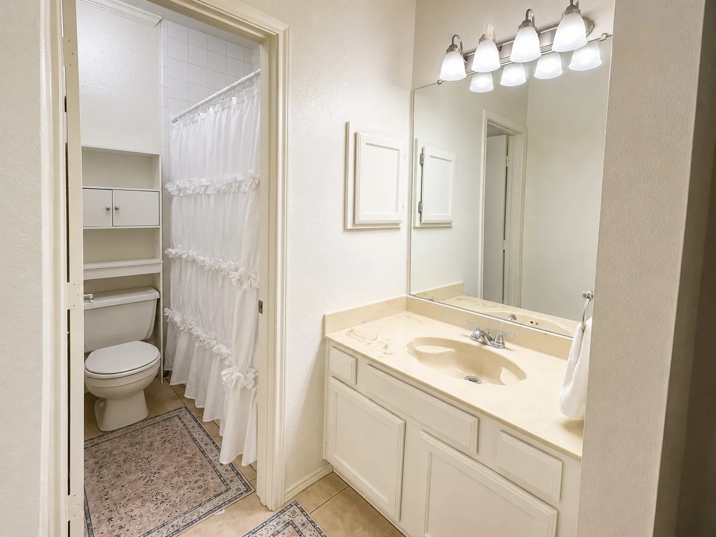 Condominium For Sale in Tarrant County , 3257 Donnelly Circle 604, Fort Worth, Texas 76107, 2 Bedroom, 2 Bathroom, Garage spaces, 1,069 Sqft, built in 1984, mls#21322119, Real Estate Agent in Fort Worth, Homes For Sale in Tarrant county, Homes For Sale in Fort Worth, Realtor in Fort Worth Texas, Real Estate Brokerage Independent Realty Texas, Luminita Cordes Realtor