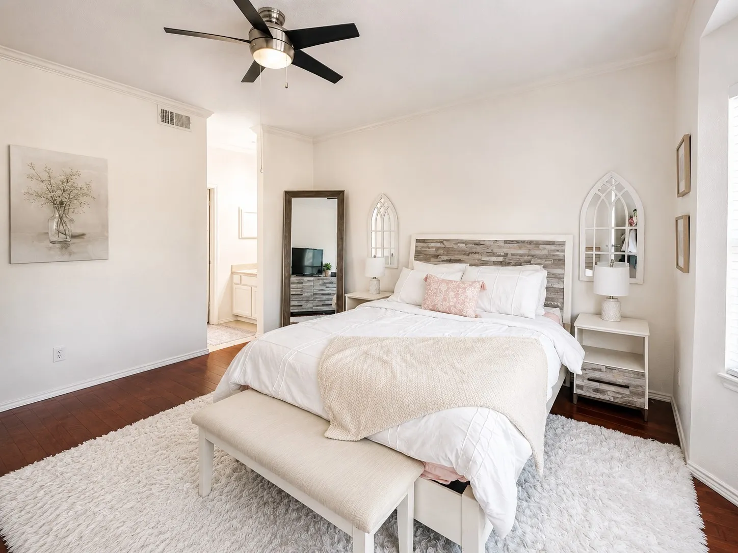 Condominium For Sale in Tarrant County , 3257 Donnelly Circle 604, Fort Worth, Texas 76107, 2 Bedroom, 2 Bathroom, Garage spaces, 1,069 Sqft, built in 1984, mls#21322119, Real Estate Agent in Fort Worth, Homes For Sale in Tarrant county, Homes For Sale in Fort Worth, Realtor in Fort Worth Texas, Real Estate Brokerage Independent Realty Texas, Luminita Cordes Realtor