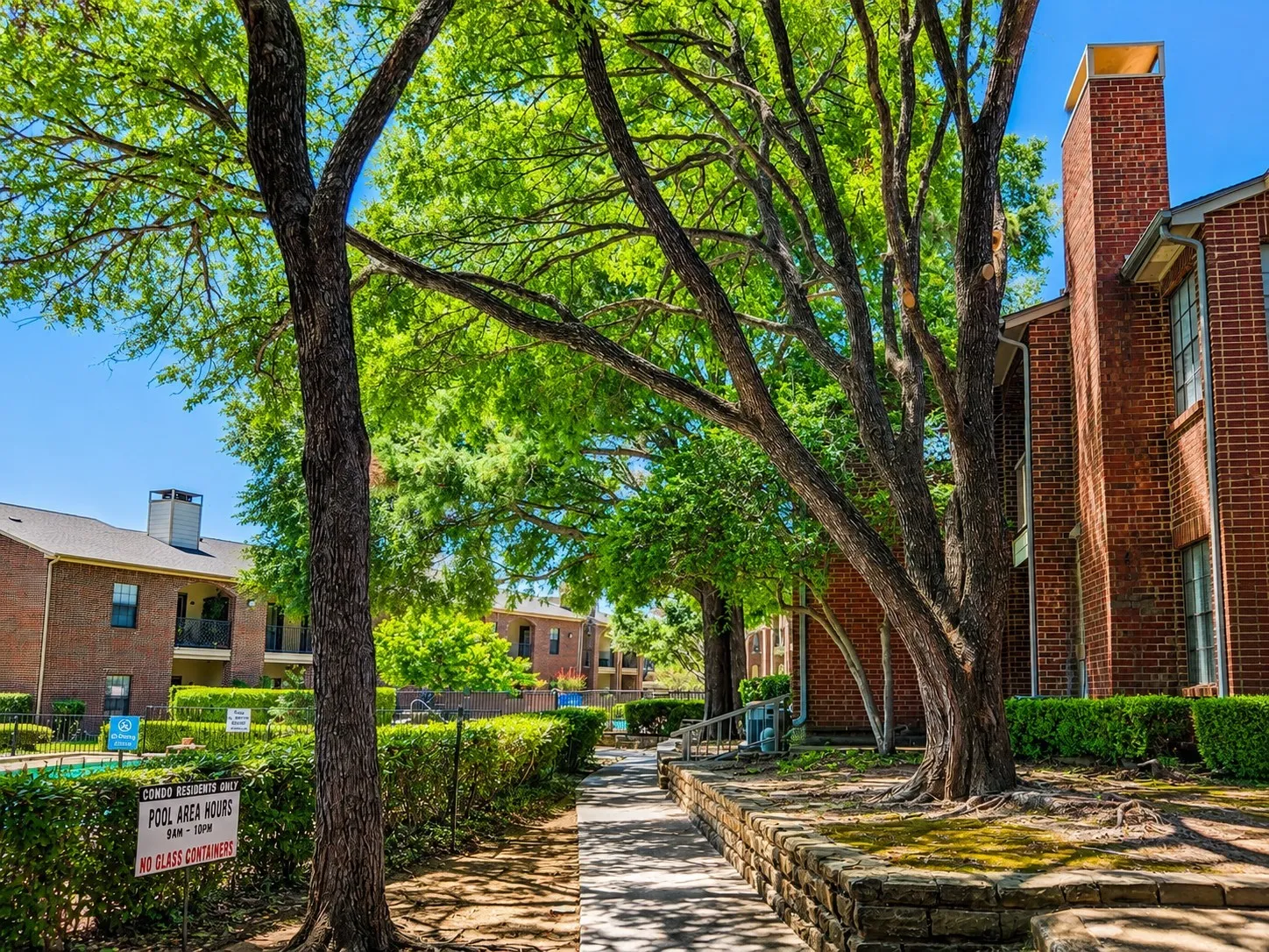 Condominium For Sale in Tarrant County , 3257 Donnelly Circle 604, Fort Worth, Texas 76107, 2 Bedroom, 2 Bathroom, Garage spaces, 1,069 Sqft, built in 1984, mls#21322119, Real Estate Agent in Fort Worth, Homes For Sale in Tarrant county, Homes For Sale in Fort Worth, Realtor in Fort Worth Texas, Real Estate Brokerage Independent Realty Texas, Luminita Cordes Realtor