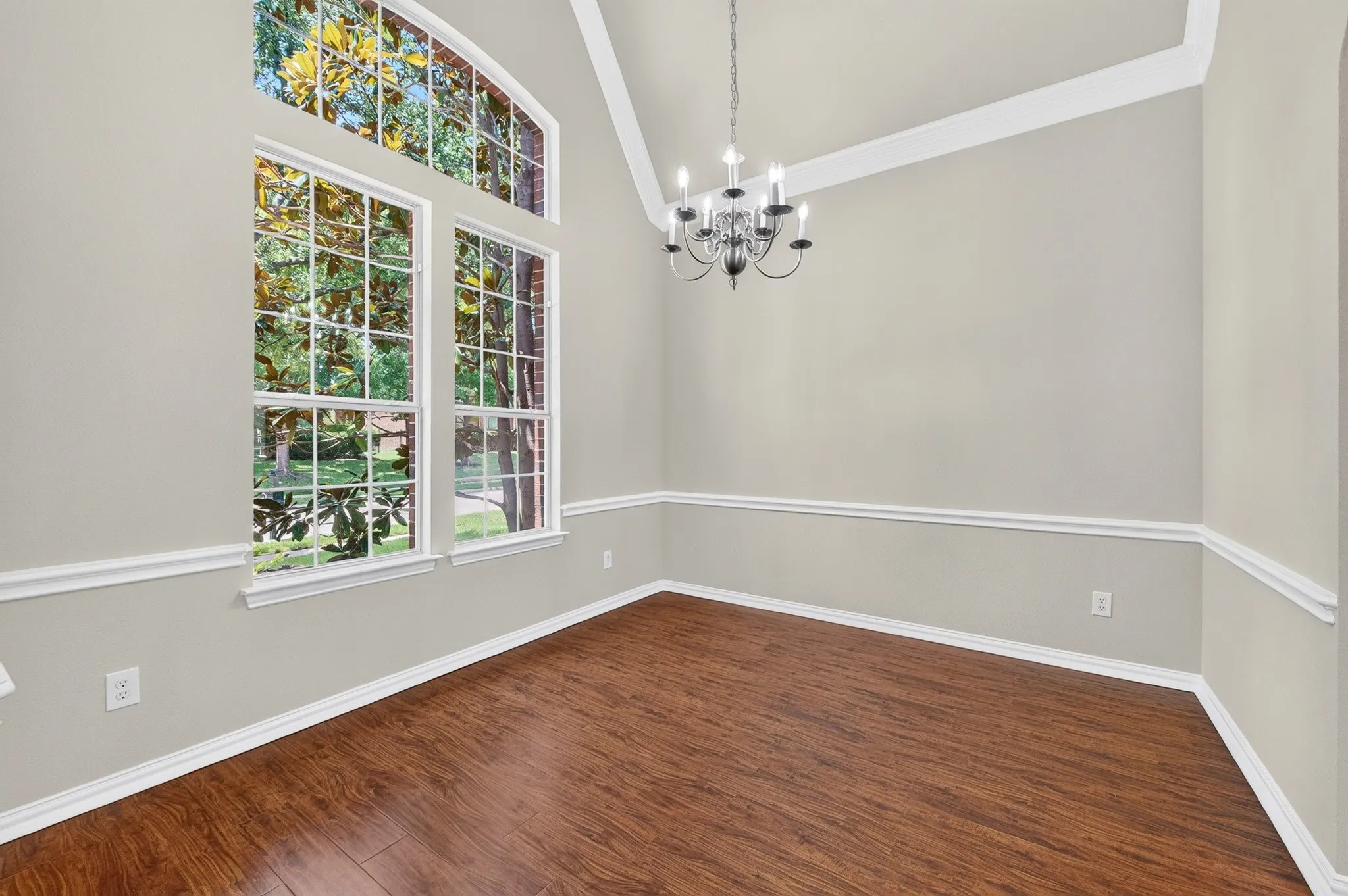Single Family Residence For Sale in Denton County , 5620 Country View Lane, Frisco, Texas 75036, 3 Bedroom, 2 Bathroom, 2 Garage spaces, 2,101 Sqft, built in 2006, mls#21326218, Real Estate Agent in Frisco, Homes For Sale in Denton county, Homes For Sale in Frisco, Realtor in Frisco Texas, Real Estate Brokerage Independent Realty Texas, Luminita Cordes Realtor