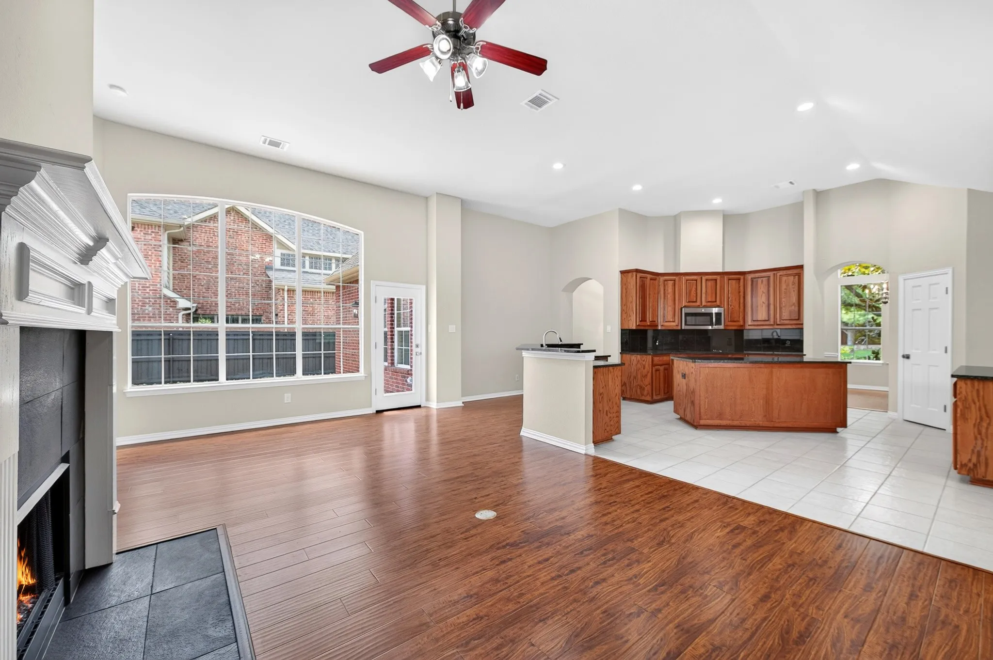 Single Family Residence For Sale in Denton County , 5620 Country View Lane, Frisco, Texas 75036, 3 Bedroom, 2 Bathroom, 2 Garage spaces, 2,101 Sqft, built in 2006, mls#21326218, Real Estate Agent in Frisco, Homes For Sale in Denton county, Homes For Sale in Frisco, Realtor in Frisco Texas, Real Estate Brokerage Independent Realty Texas, Luminita Cordes Realtor