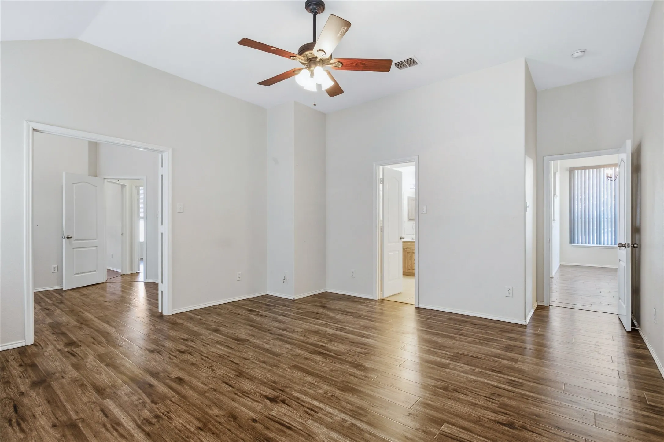 Single Family Residence For Sale in Tarrant County , 8377 Edgepoint Trail, Fort Worth, Texas 76053, 4 Bedroom, 2 Bathroom, 2 Garage spaces, 2,020 Sqft, built in 2005, mls#21302234, Real Estate Agent in Fort Worth, Homes For Sale in Tarrant county, Homes For Sale in Fort Worth, Realtor in Fort Worth Texas, Real Estate Brokerage Independent Realty Texas, Luminita Cordes Realtor