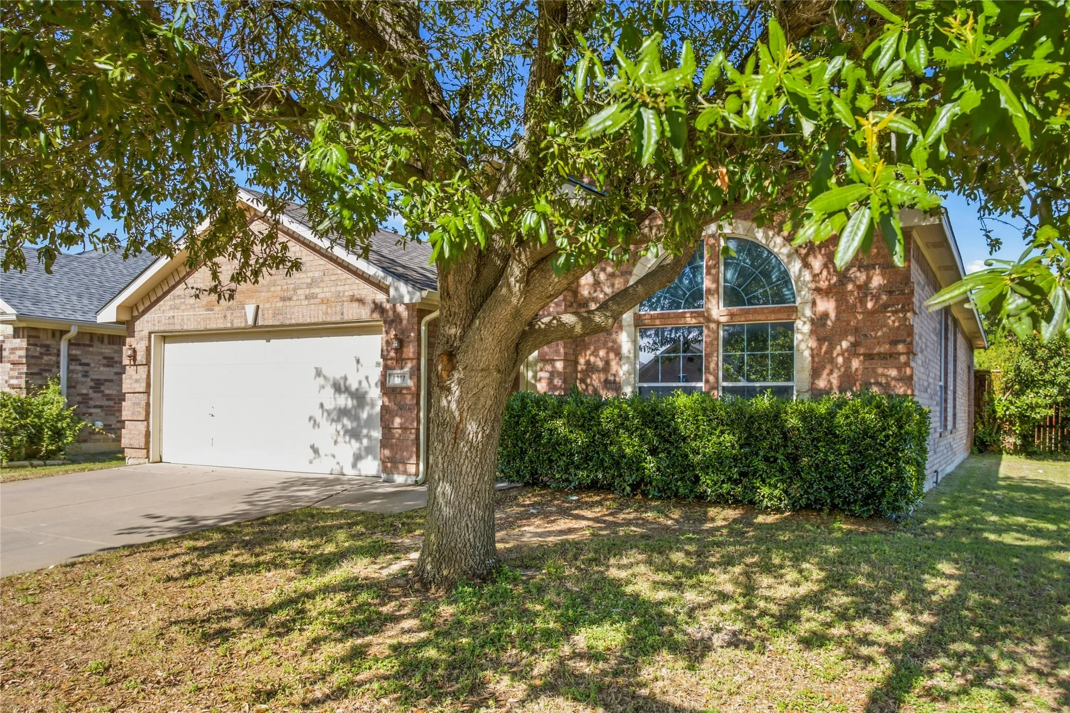 Single Family Residence For Sale in Tarrant County , 8377 Edgepoint Trail, Fort Worth, Texas 76053, 4 Bedroom, 2 Bathroom, 2 Garage spaces, 2,020 Sqft, built in 2005, mls#21302234, Real Estate Agent in Fort Worth, Homes For Sale in Tarrant county, Homes For Sale in Fort Worth, Realtor in Fort Worth Texas, Real Estate Brokerage Independent Realty Texas, Luminita Cordes Realtor