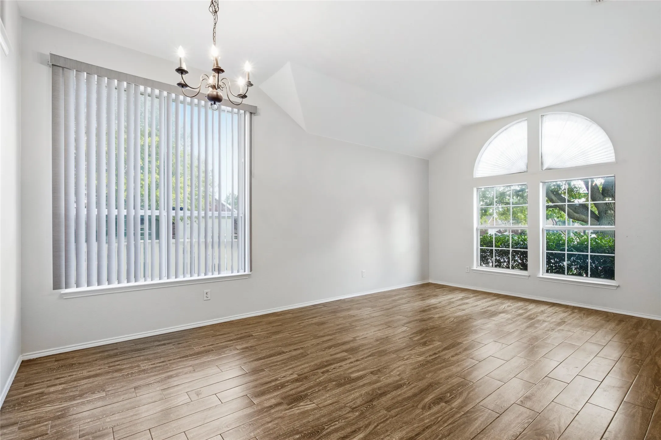 Single Family Residence For Sale in Tarrant County , 8377 Edgepoint Trail, Fort Worth, Texas 76053, 4 Bedroom, 2 Bathroom, 2 Garage spaces, 2,020 Sqft, built in 2005, mls#21302234, Real Estate Agent in Fort Worth, Homes For Sale in Tarrant county, Homes For Sale in Fort Worth, Realtor in Fort Worth Texas, Real Estate Brokerage Independent Realty Texas, Luminita Cordes Realtor