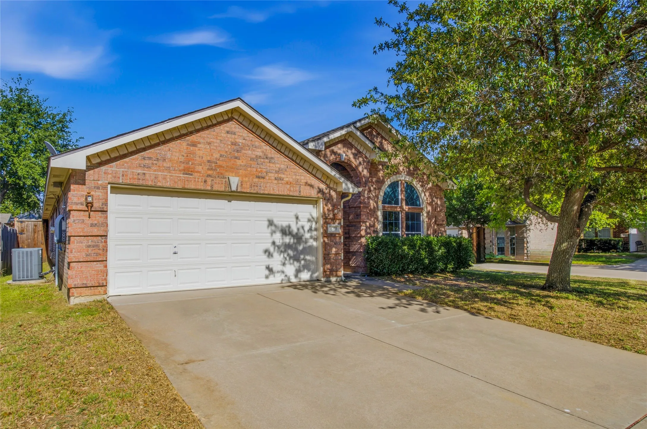 Single Family Residence For Sale in Tarrant County , 8377 Edgepoint Trail, Fort Worth, Texas 76053, 4 Bedroom, 2 Bathroom, 2 Garage spaces, 2,020 Sqft, built in 2005, mls#21302234, Real Estate Agent in Fort Worth, Homes For Sale in Tarrant county, Homes For Sale in Fort Worth, Realtor in Fort Worth Texas, Real Estate Brokerage Independent Realty Texas, Luminita Cordes Realtor
