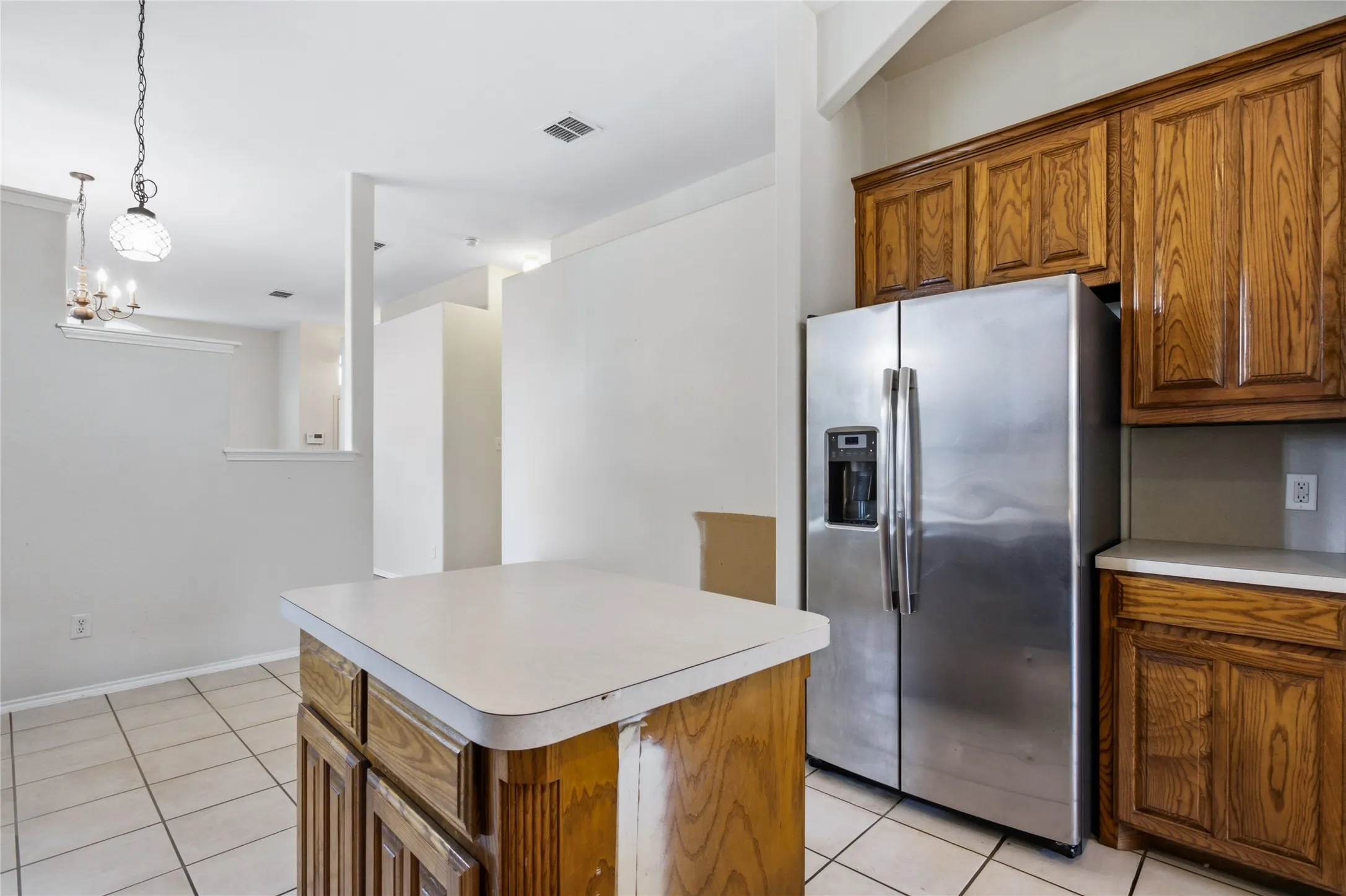 Single Family Residence For Sale in Tarrant County , 8377 Edgepoint Trail, Fort Worth, Texas 76053, 4 Bedroom, 2 Bathroom, 2 Garage spaces, 2,020 Sqft, built in 2005, mls#21302234, Real Estate Agent in Fort Worth, Homes For Sale in Tarrant county, Homes For Sale in Fort Worth, Realtor in Fort Worth Texas, Real Estate Brokerage Independent Realty Texas, Luminita Cordes Realtor