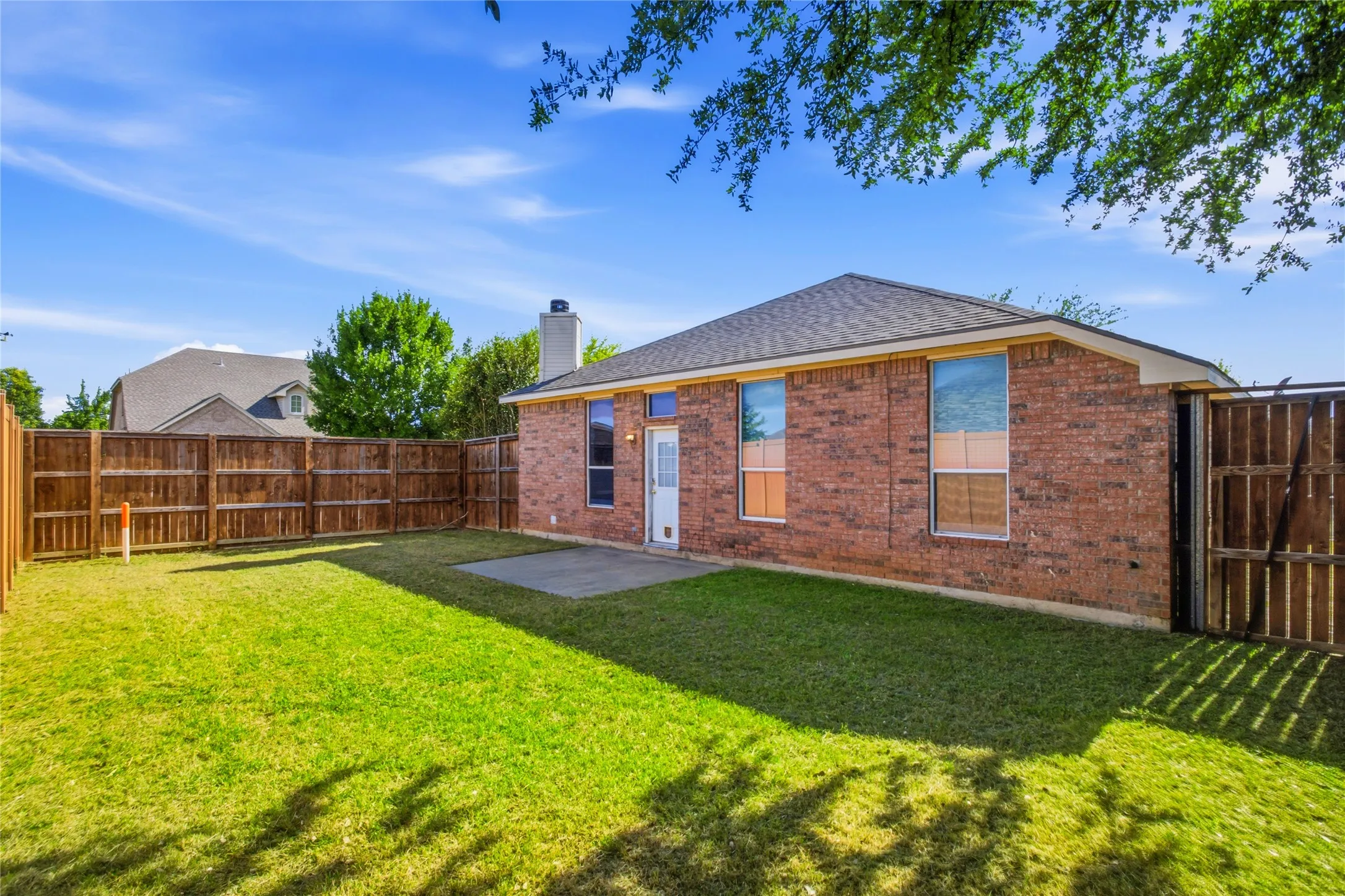 Single Family Residence For Sale in Tarrant County , 8377 Edgepoint Trail, Fort Worth, Texas 76053, 4 Bedroom, 2 Bathroom, 2 Garage spaces, 2,020 Sqft, built in 2005, mls#21302234, Real Estate Agent in Fort Worth, Homes For Sale in Tarrant county, Homes For Sale in Fort Worth, Realtor in Fort Worth Texas, Real Estate Brokerage Independent Realty Texas, Luminita Cordes Realtor