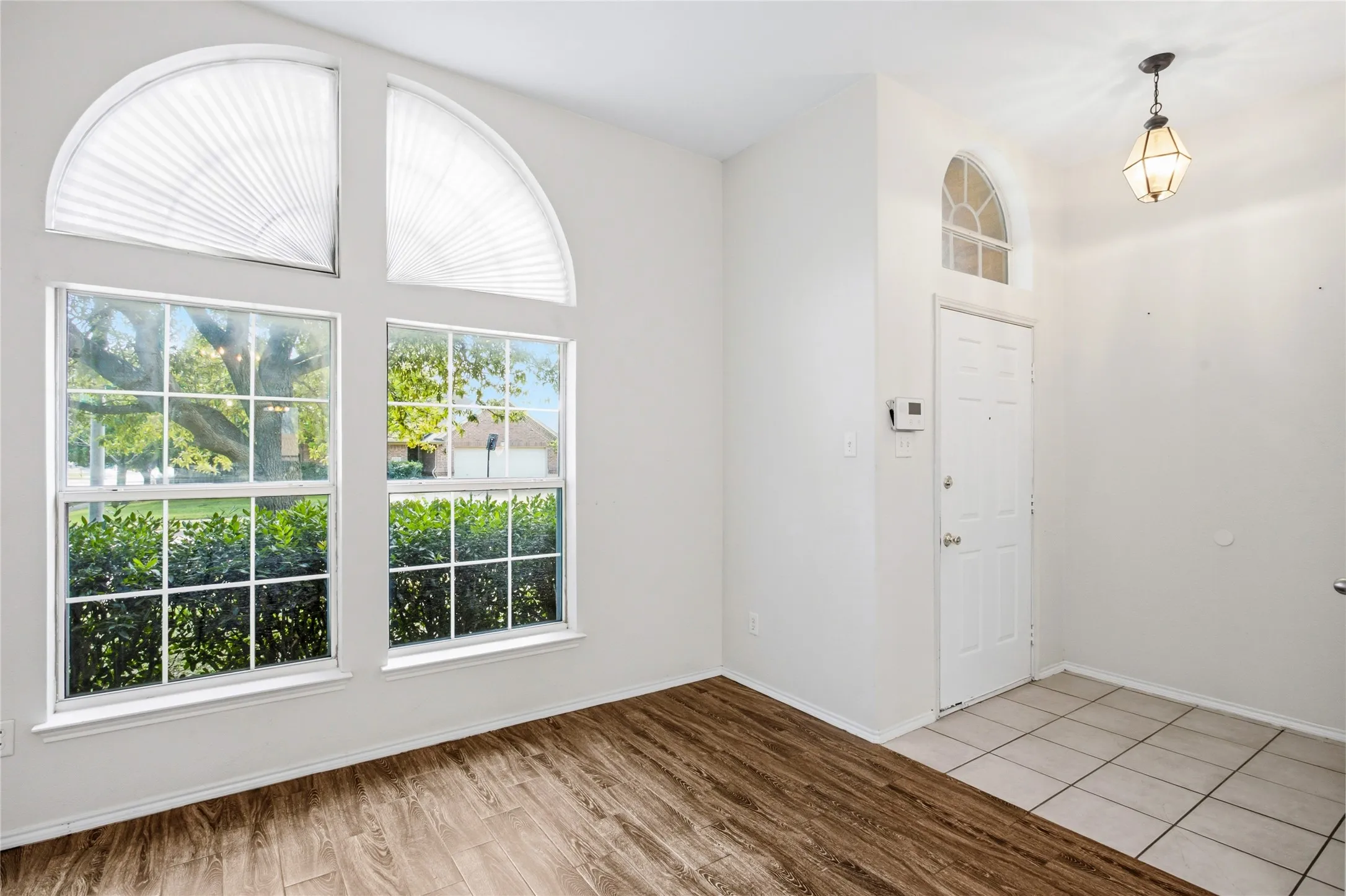 Single Family Residence For Sale in Tarrant County , 8377 Edgepoint Trail, Fort Worth, Texas 76053, 4 Bedroom, 2 Bathroom, 2 Garage spaces, 2,020 Sqft, built in 2005, mls#21302234, Real Estate Agent in Fort Worth, Homes For Sale in Tarrant county, Homes For Sale in Fort Worth, Realtor in Fort Worth Texas, Real Estate Brokerage Independent Realty Texas, Luminita Cordes Realtor