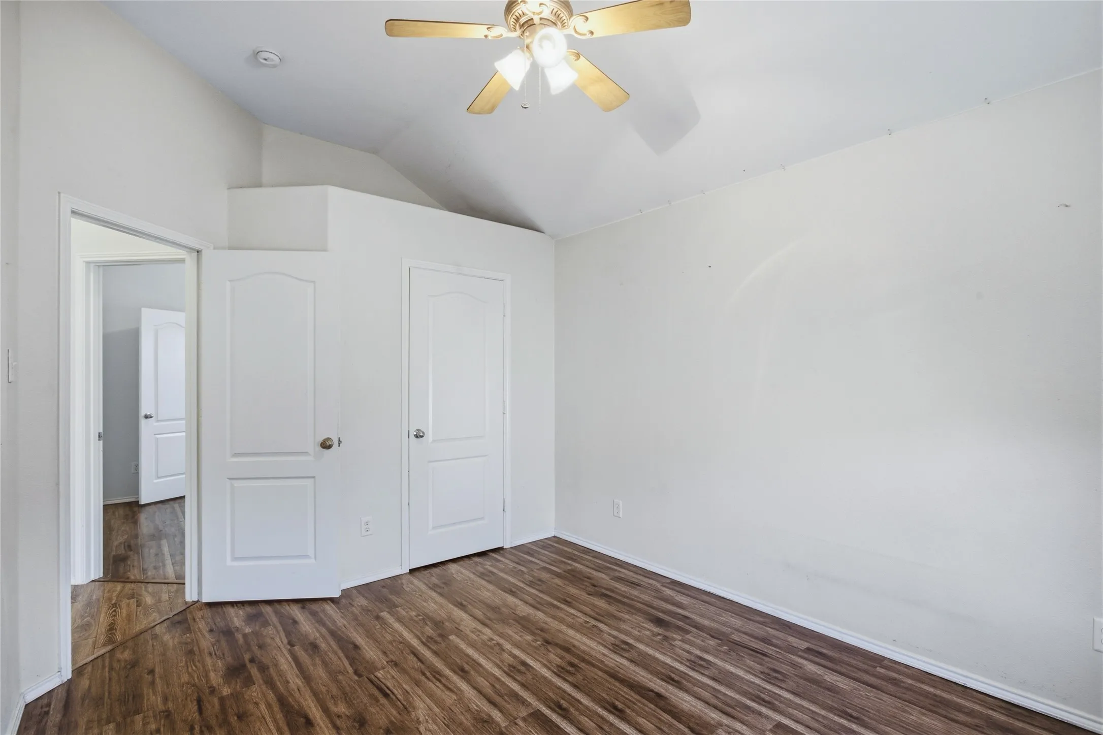 Single Family Residence For Sale in Tarrant County , 8377 Edgepoint Trail, Fort Worth, Texas 76053, 4 Bedroom, 2 Bathroom, 2 Garage spaces, 2,020 Sqft, built in 2005, mls#21302234, Real Estate Agent in Fort Worth, Homes For Sale in Tarrant county, Homes For Sale in Fort Worth, Realtor in Fort Worth Texas, Real Estate Brokerage Independent Realty Texas, Luminita Cordes Realtor