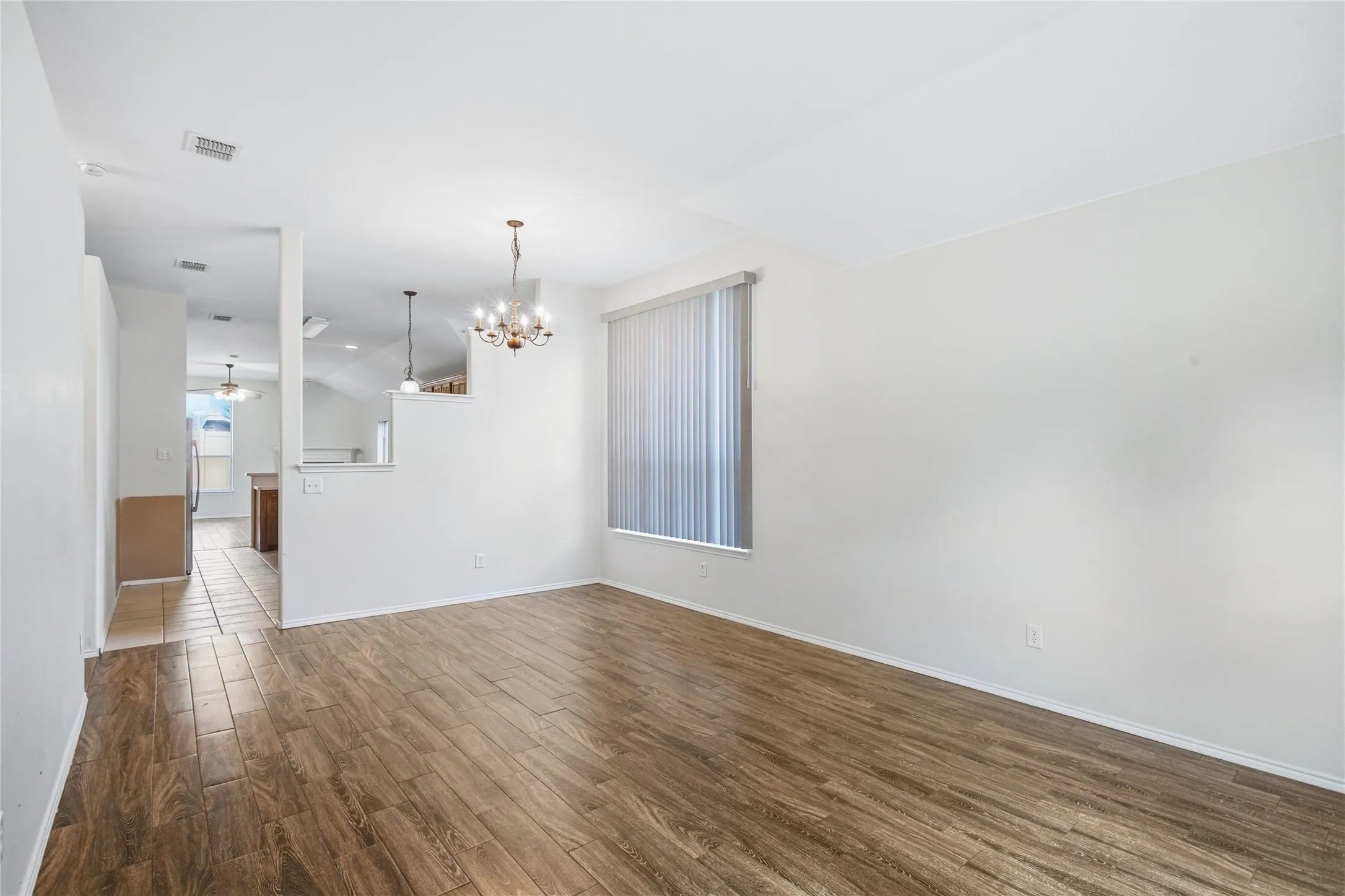 Single Family Residence For Sale in Tarrant County , 8377 Edgepoint Trail, Fort Worth, Texas 76053, 4 Bedroom, 2 Bathroom, 2 Garage spaces, 2,020 Sqft, built in 2005, mls#21302234, Real Estate Agent in Fort Worth, Homes For Sale in Tarrant county, Homes For Sale in Fort Worth, Realtor in Fort Worth Texas, Real Estate Brokerage Independent Realty Texas, Luminita Cordes Realtor